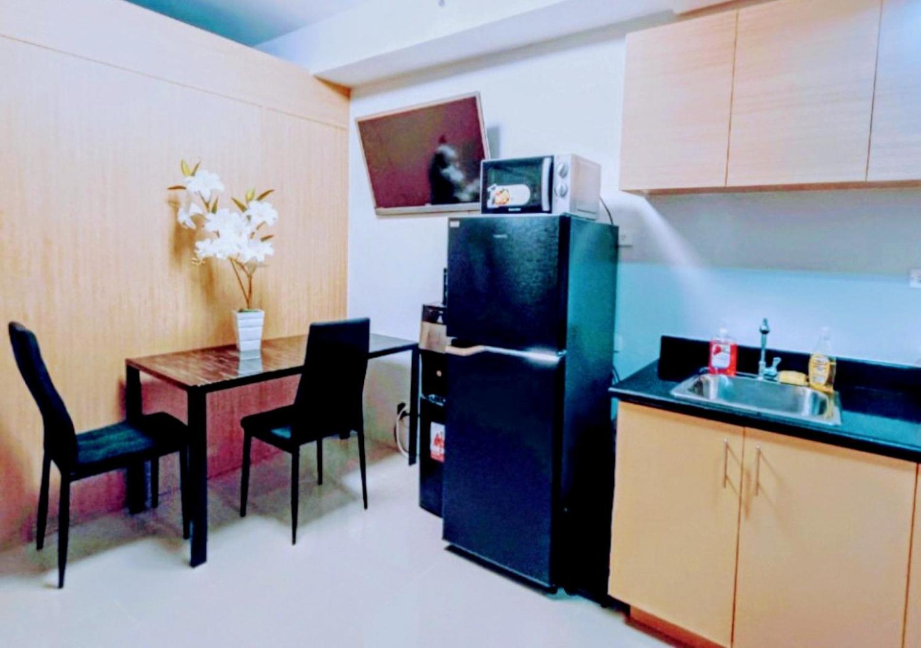 Tropical Bliss Grass Sm North Qc Mla Apartment