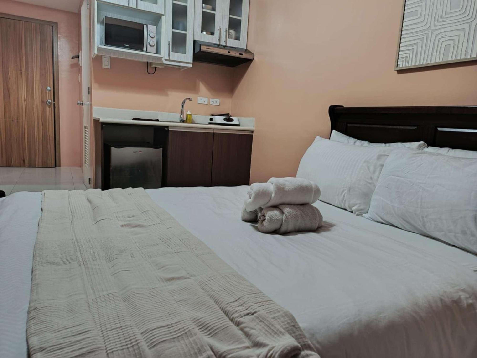 Grand Riviera Suites Studio By Mrsayla Manila