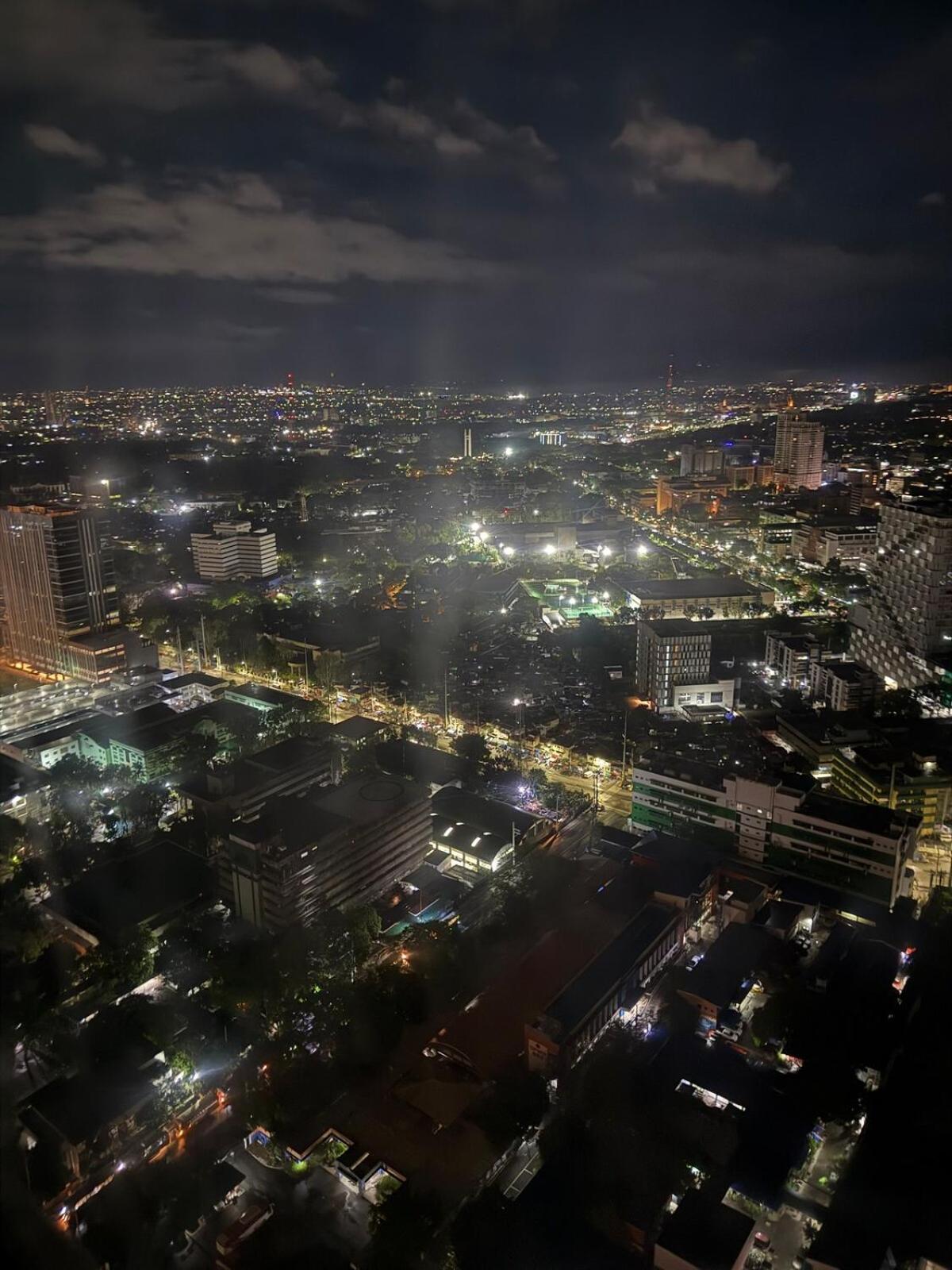 Urban Oasis With Skyline View Cylos Place Victoria Sports Tower Manila