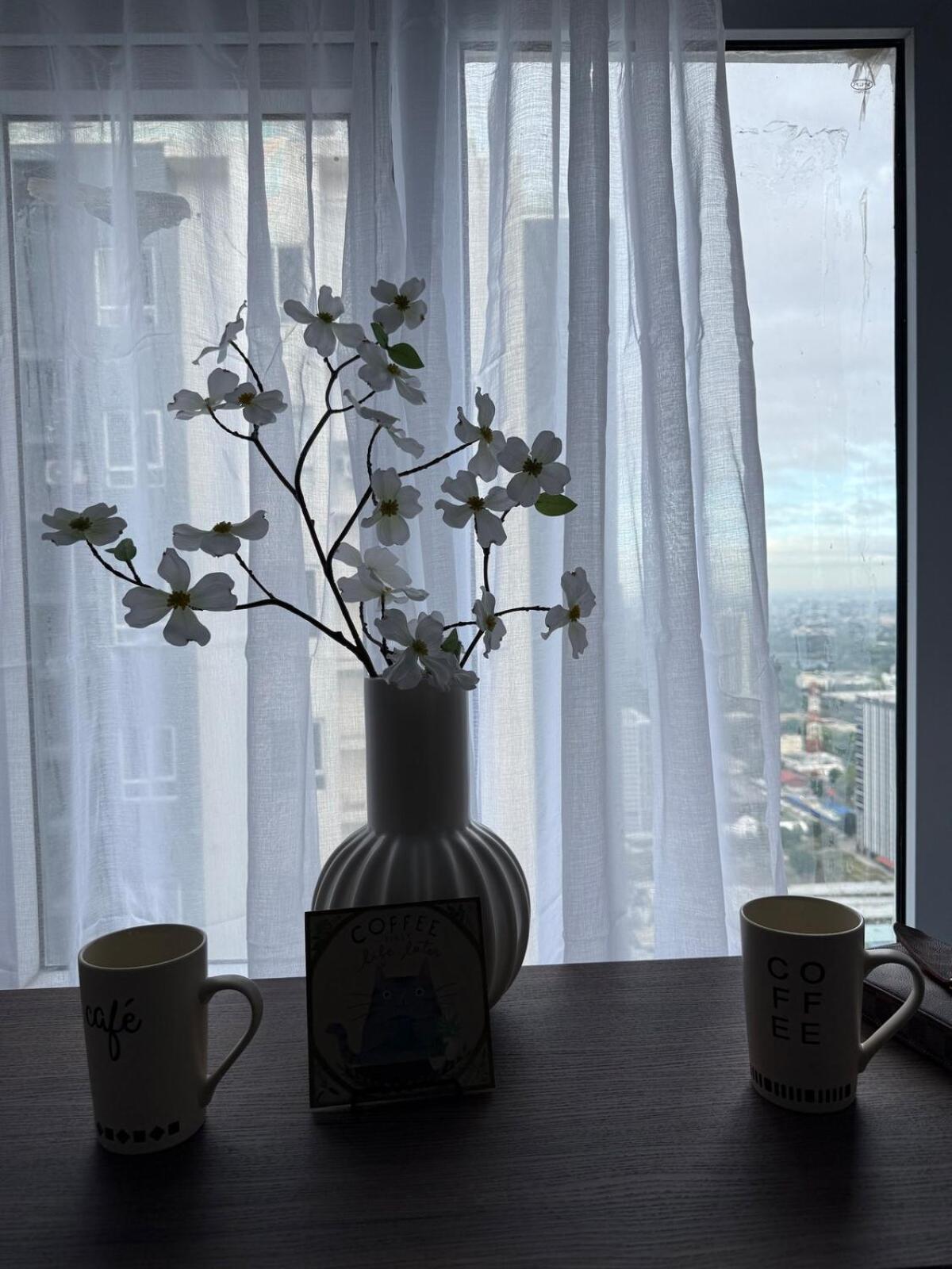 Urban Oasis With Skyline View Cylos Place Victoria Sports Tower Apartment