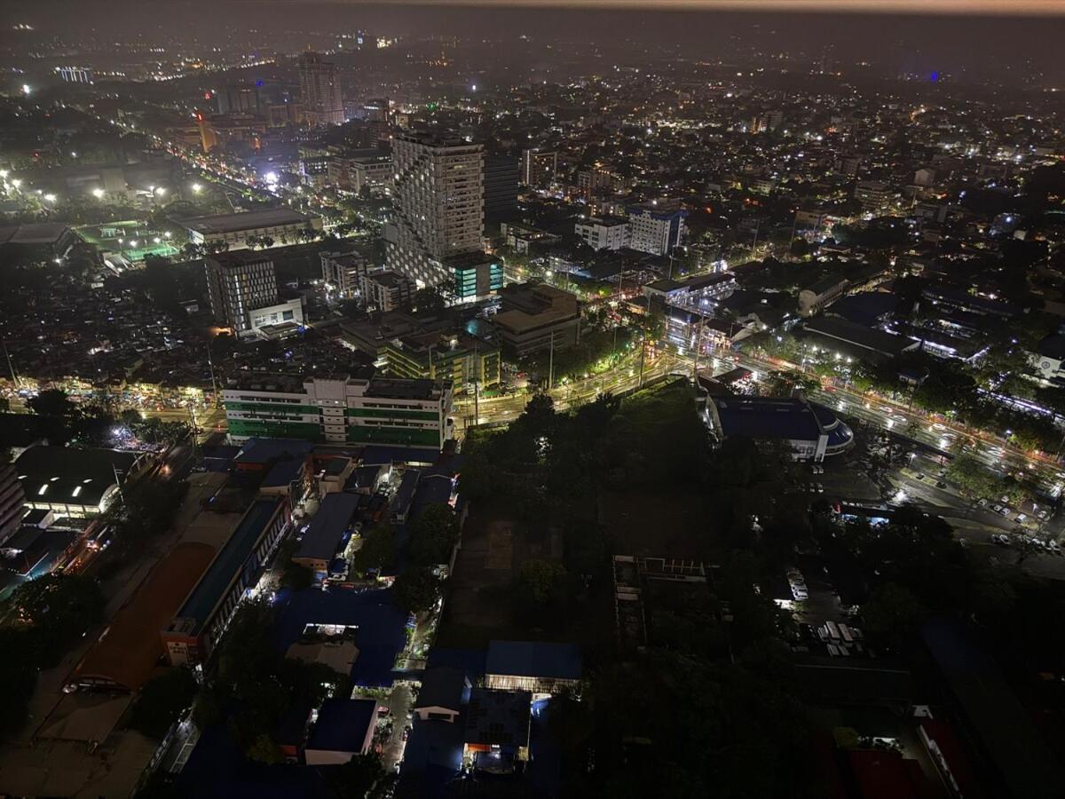 Urban Oasis With Skyline View Cylos Place Victoria Sports Tower *