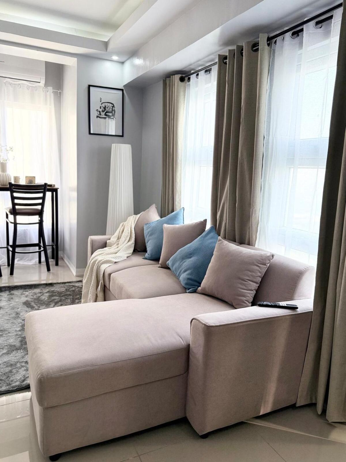 Apartment Urban Oasis With Skyline View Cylos Place Victoria Sports Tower