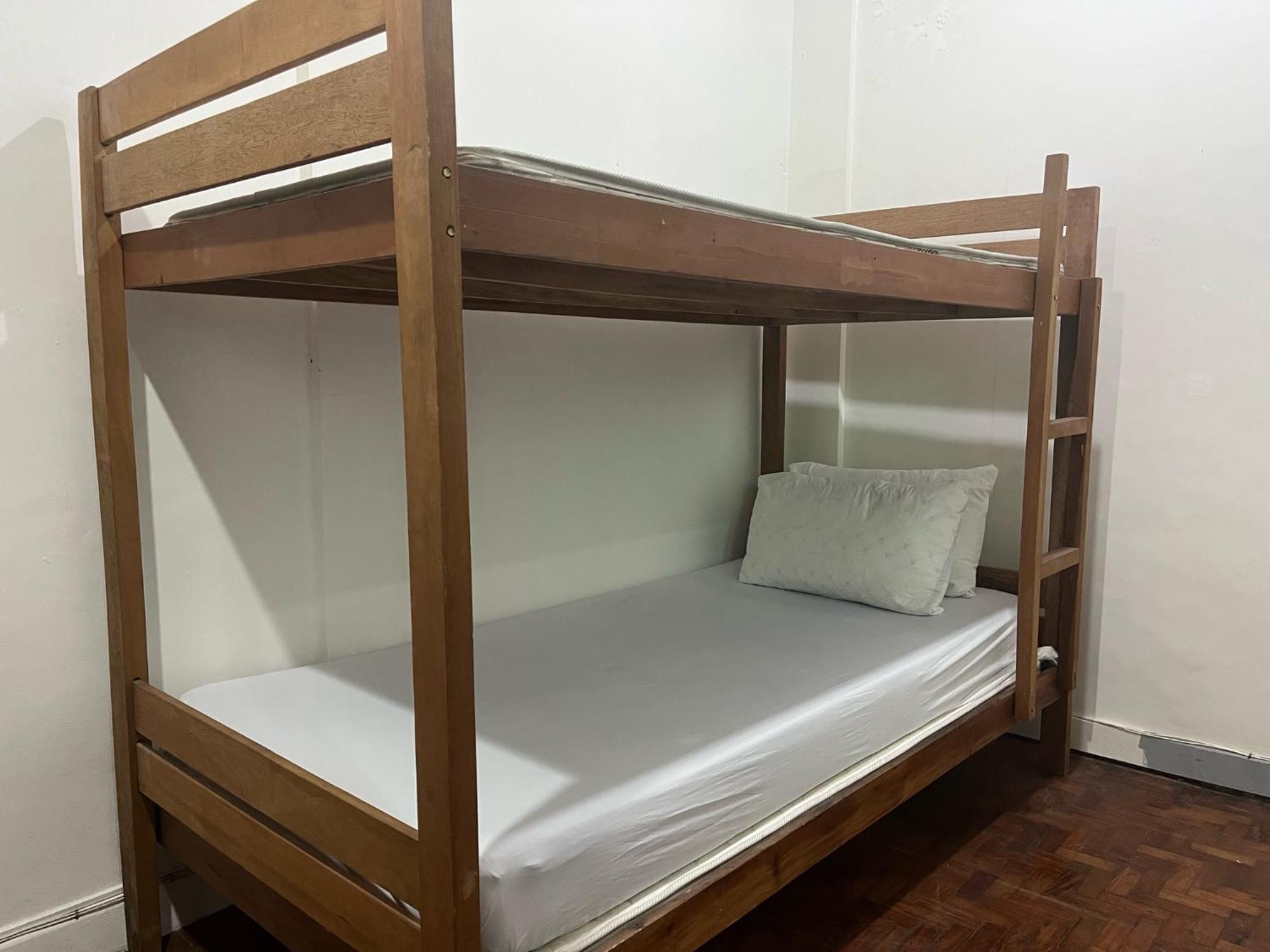 Hostel Layover At 28 Fokker- Near Airport *