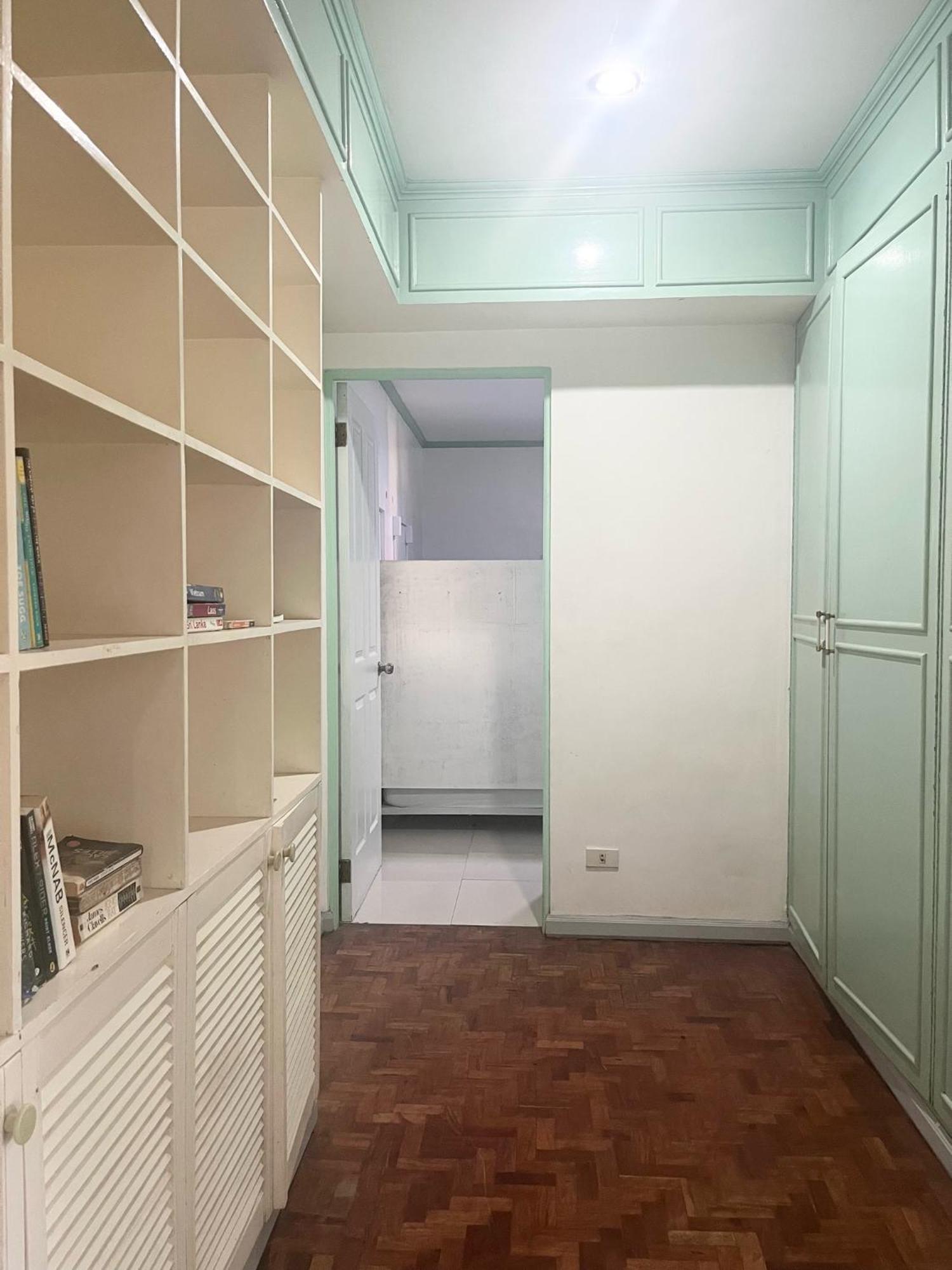 Hostel Layover At 28 Fokker- Near Airport *
