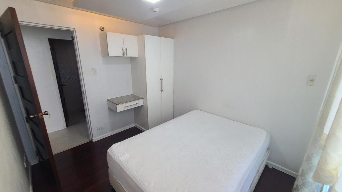 Apartment Bgc - Spacious Modern 2 Bedrooms 2 Bathrooms With Balcony Manila