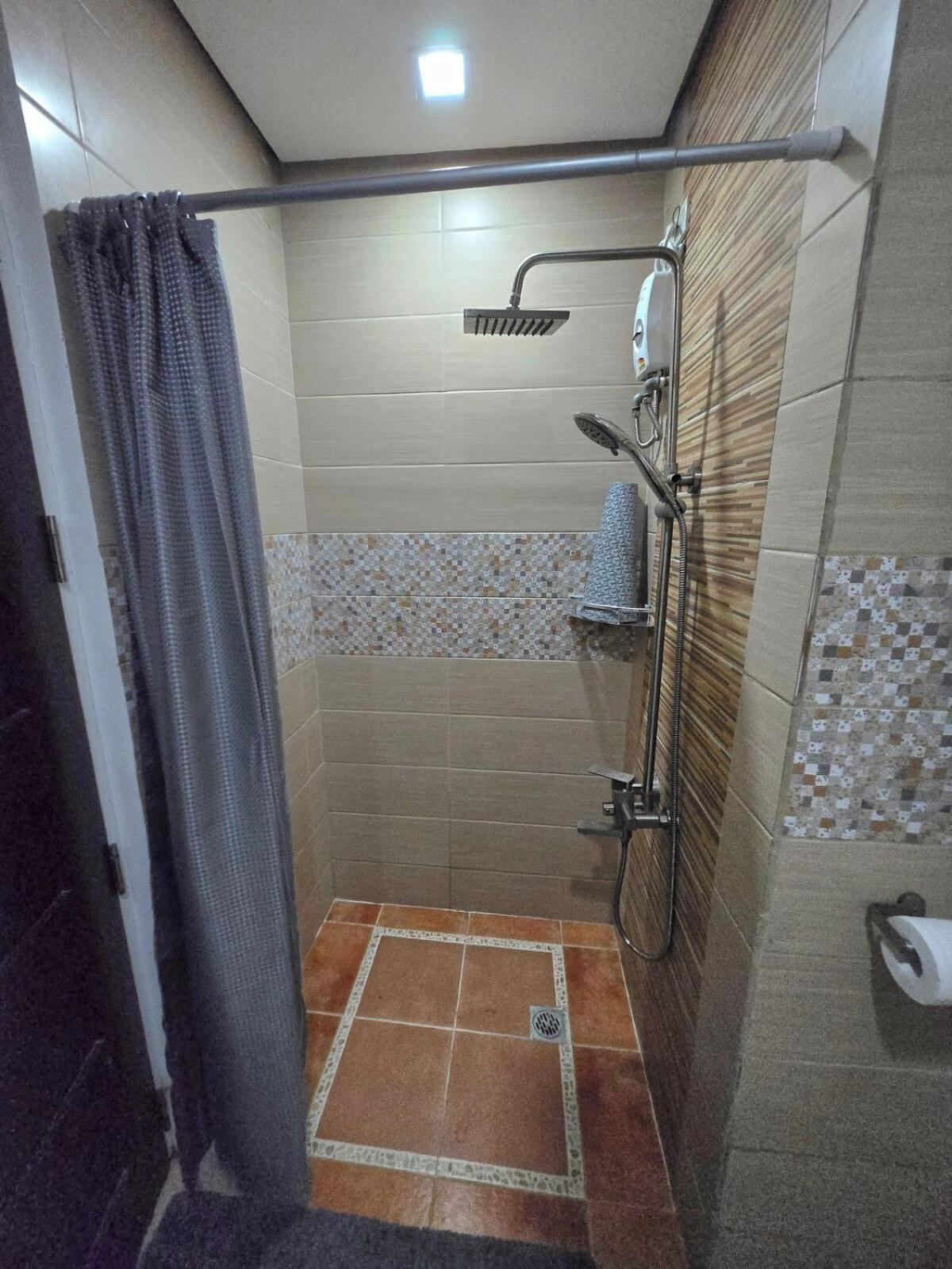 Bgc - Spacious Modern 2 Bedrooms 2 Bathrooms With Balcony * Manila