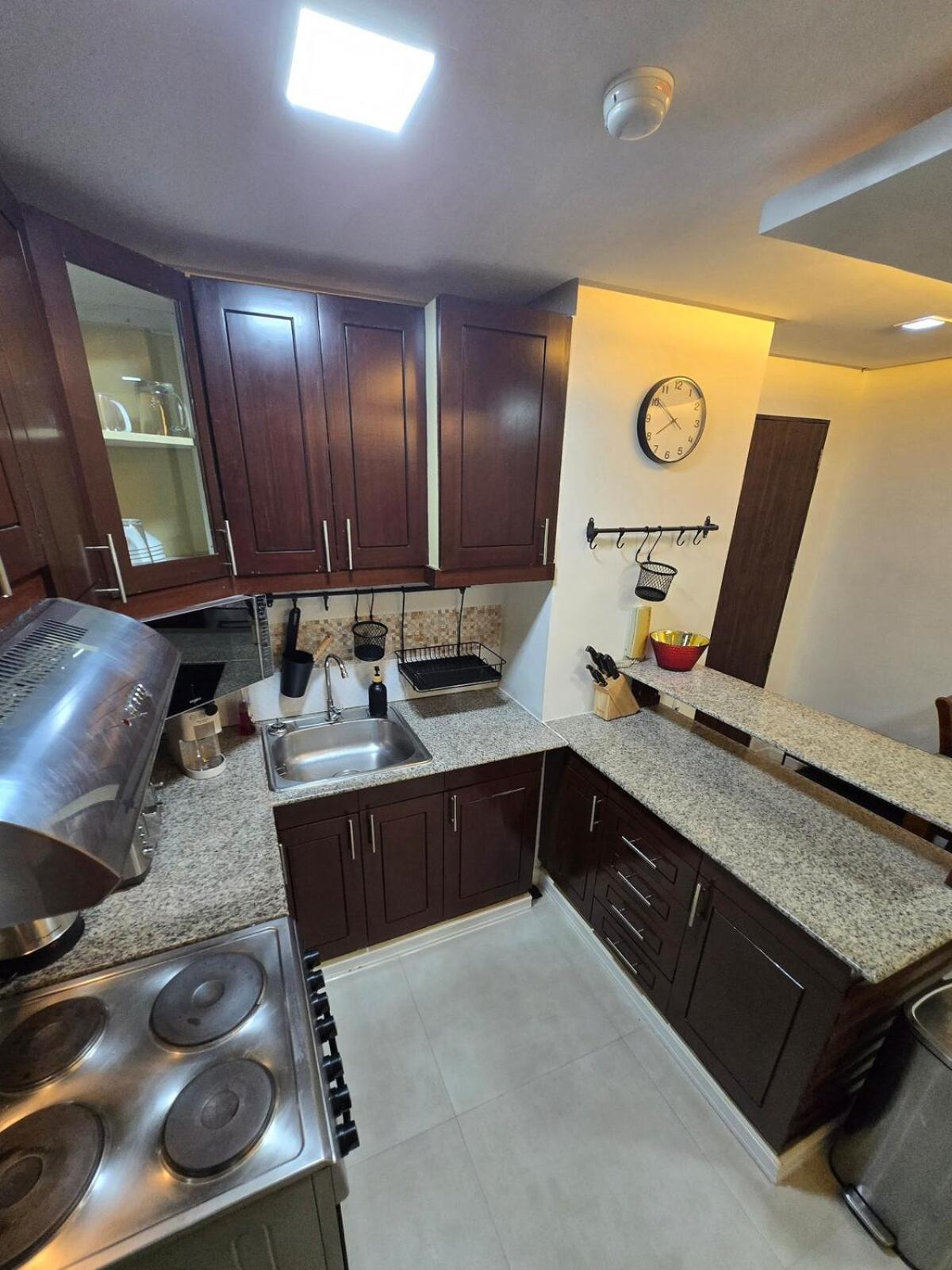 Bgc - Spacious Modern 2 Bedrooms 2 Bathrooms With Balcony Apartment Manila