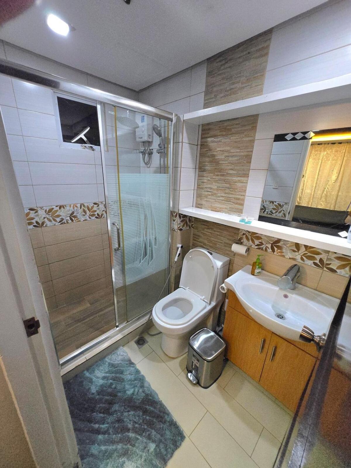Bgc - Spacious Modern 2 Bedrooms 2 Bathrooms With Balcony Apartment