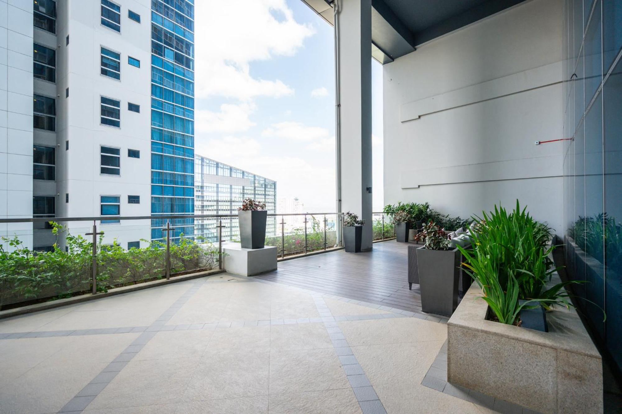 Apartment Great Value In Uptown Parksuites Bgc 1br,washer,netflix Manila