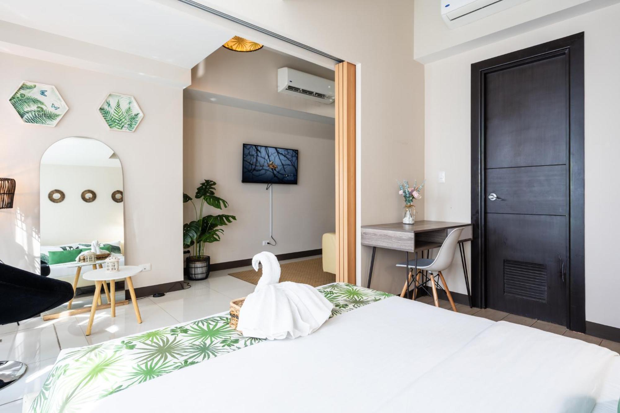 Great Value In Uptown Parksuites Bgc 1br,washer,netflix Manila