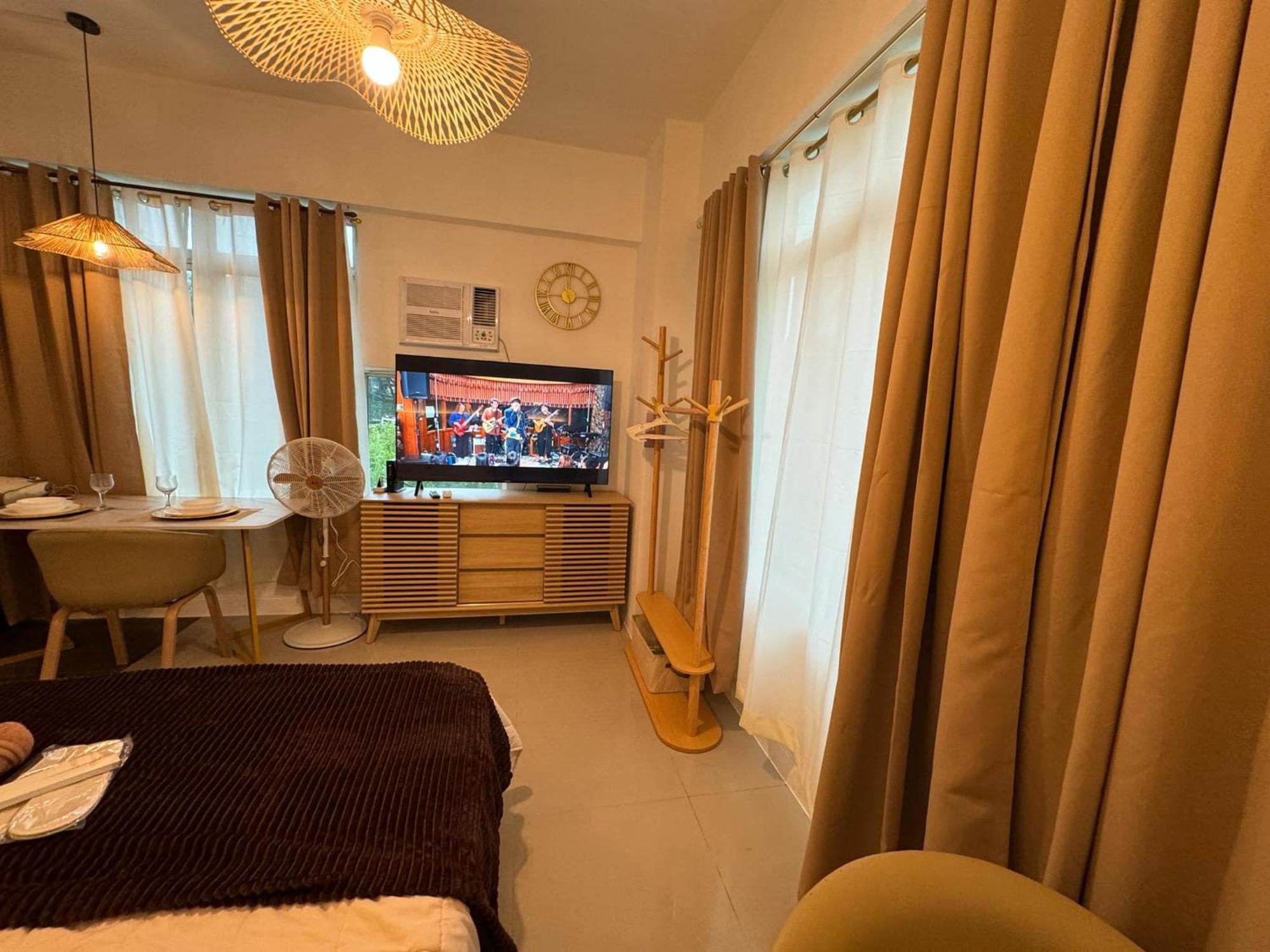 Budget Friendly Staycation Walking Distance To Venice Mall With Netflix And Wifi Apartment Manila