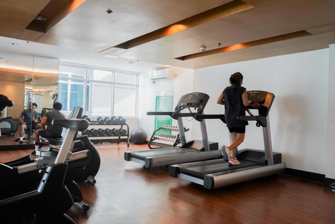 Beautiful 1-bedroom In Makati - Pool, Gym & Near Airport Manila