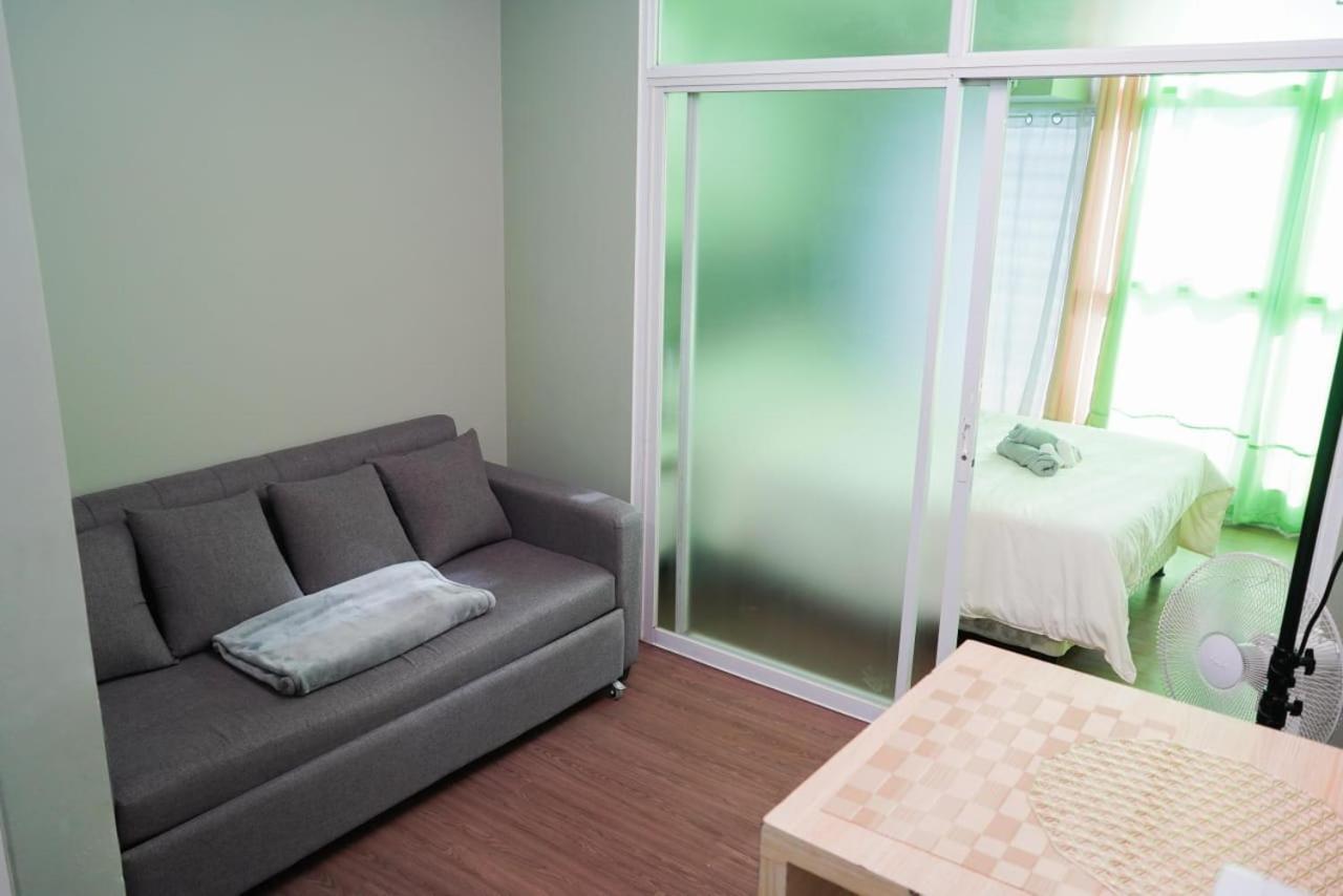 Beautiful 1-bedroom In Makati - Pool, Gym & Near Airport Apartment *