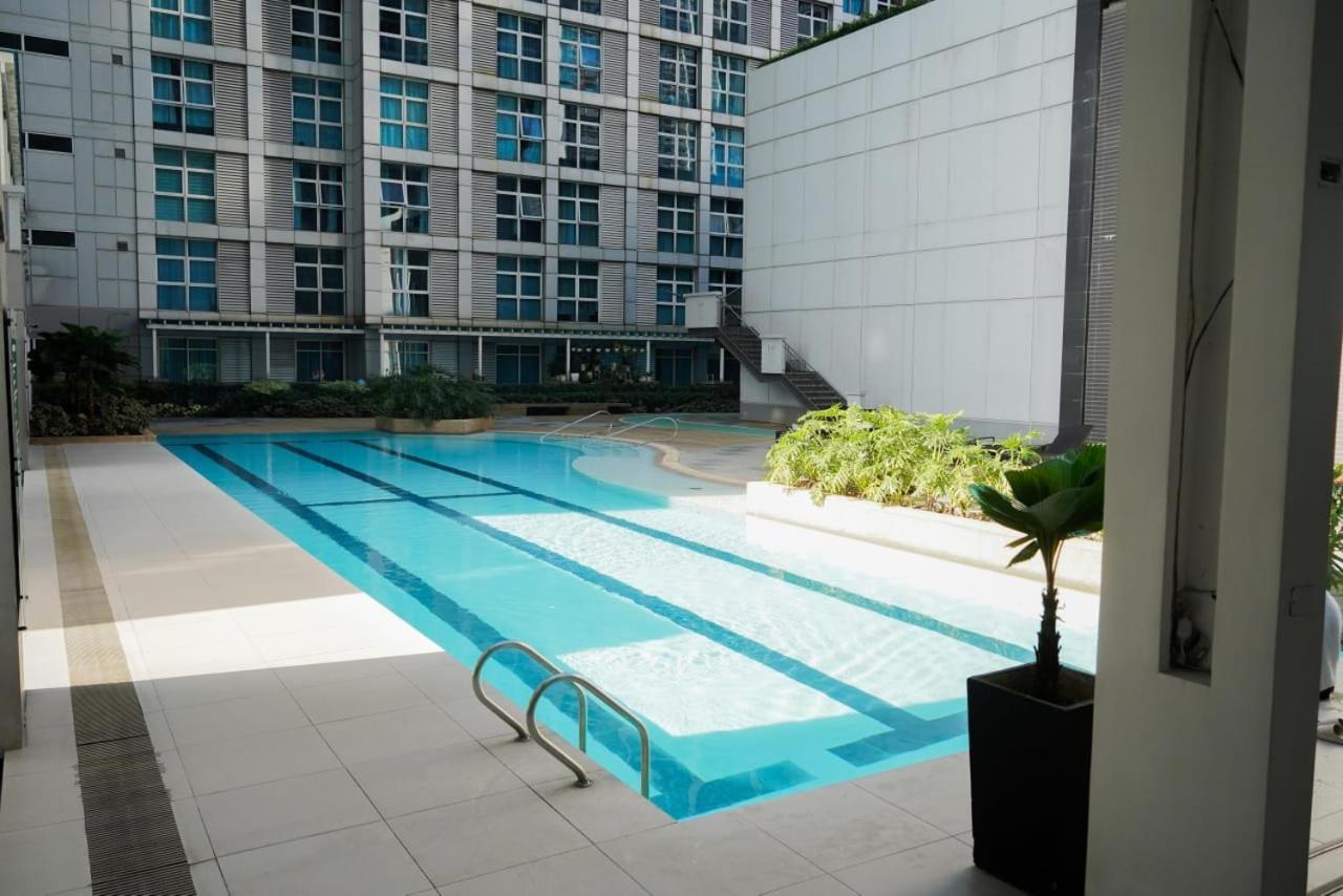 Beautiful 1-bedroom In Makati - Pool, Gym & Near Airport Apartment Manila