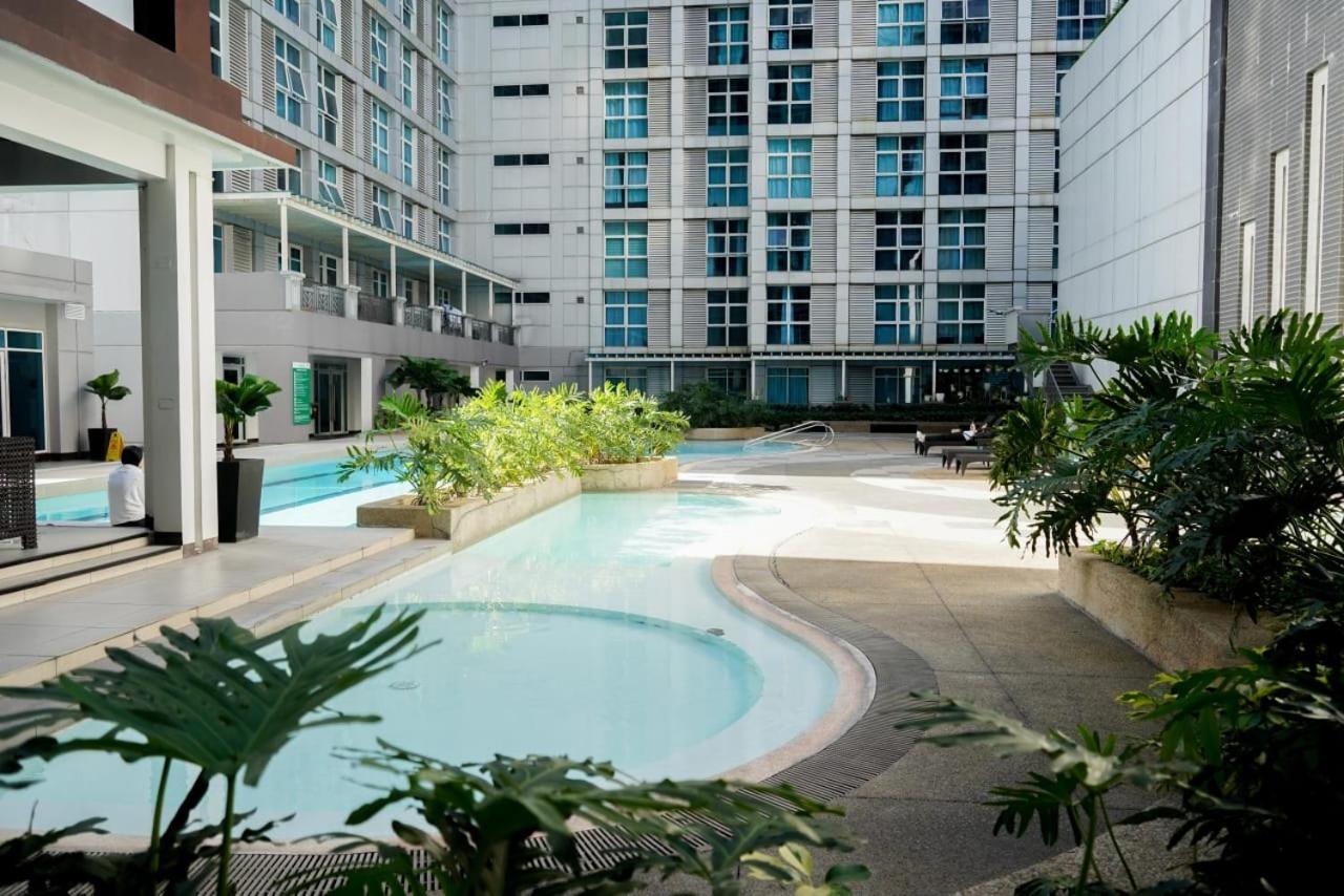 Beautiful 1-bedroom In Makati - Pool, Gym & Near Airport Apartment *