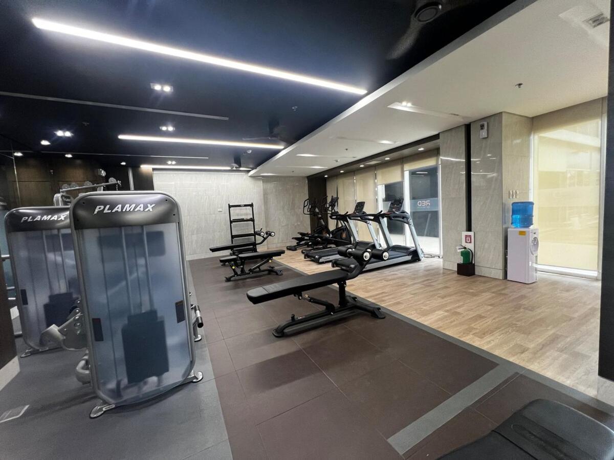 Apartment Modern Makati With Balcony & Cityscape Views Manila