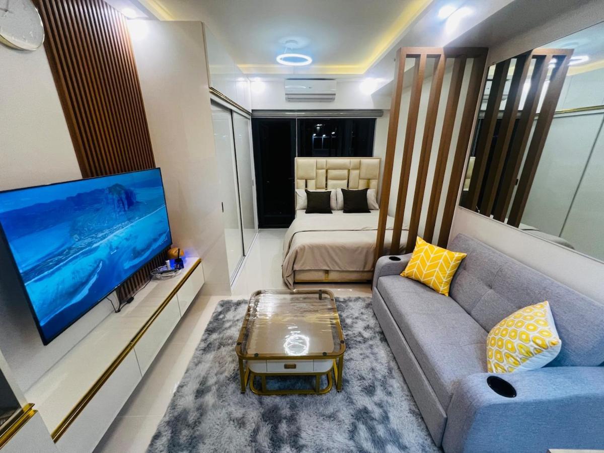 Modern Makati With Balcony & Cityscape Views Manila