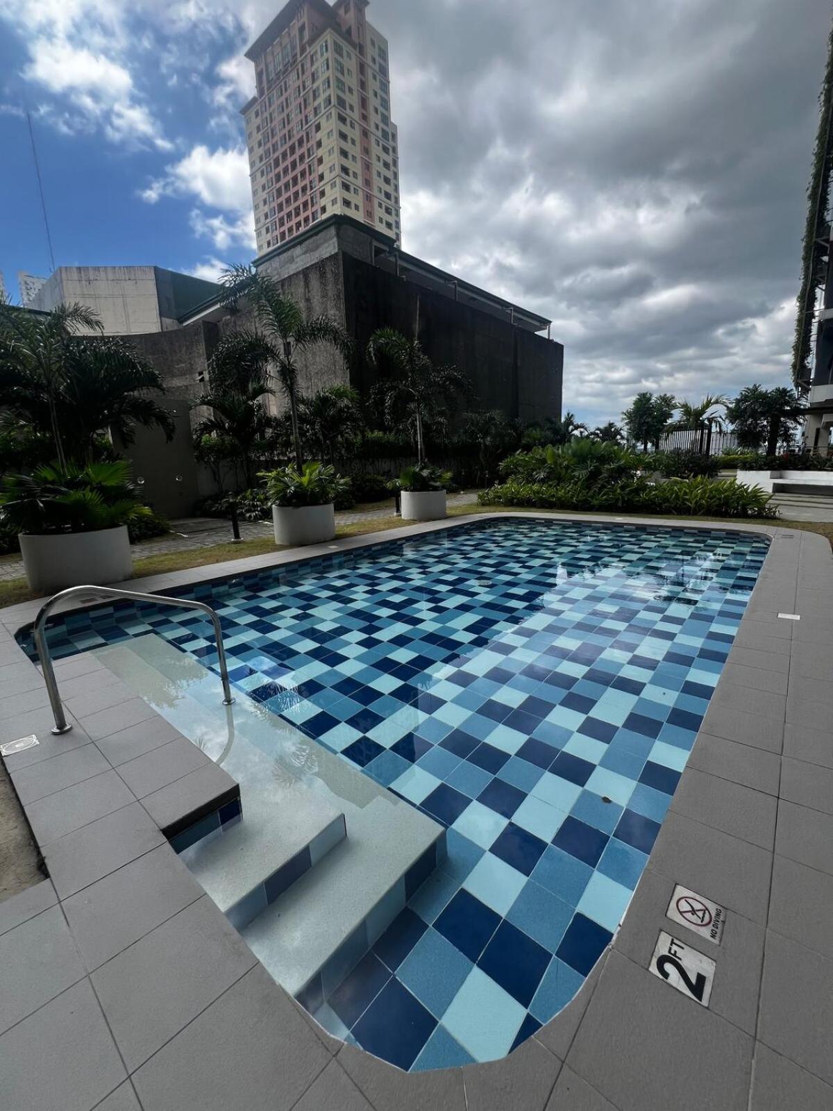 Apartment Modern Makati With Balcony & Cityscape Views *