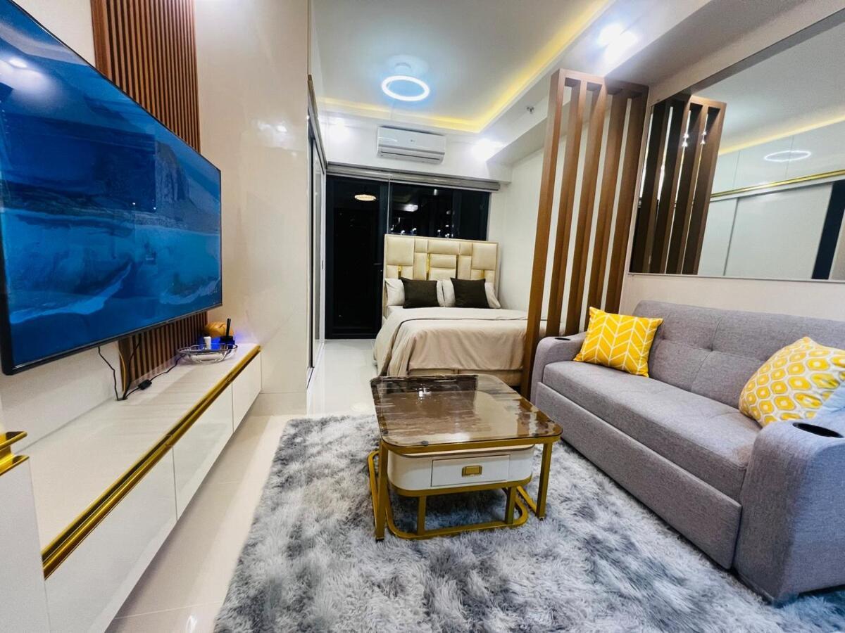 Modern Makati With Balcony & Cityscape Views Apartment Manila