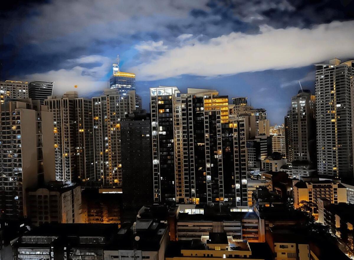 Apartment Modern Makati With Balcony & Cityscape Views *