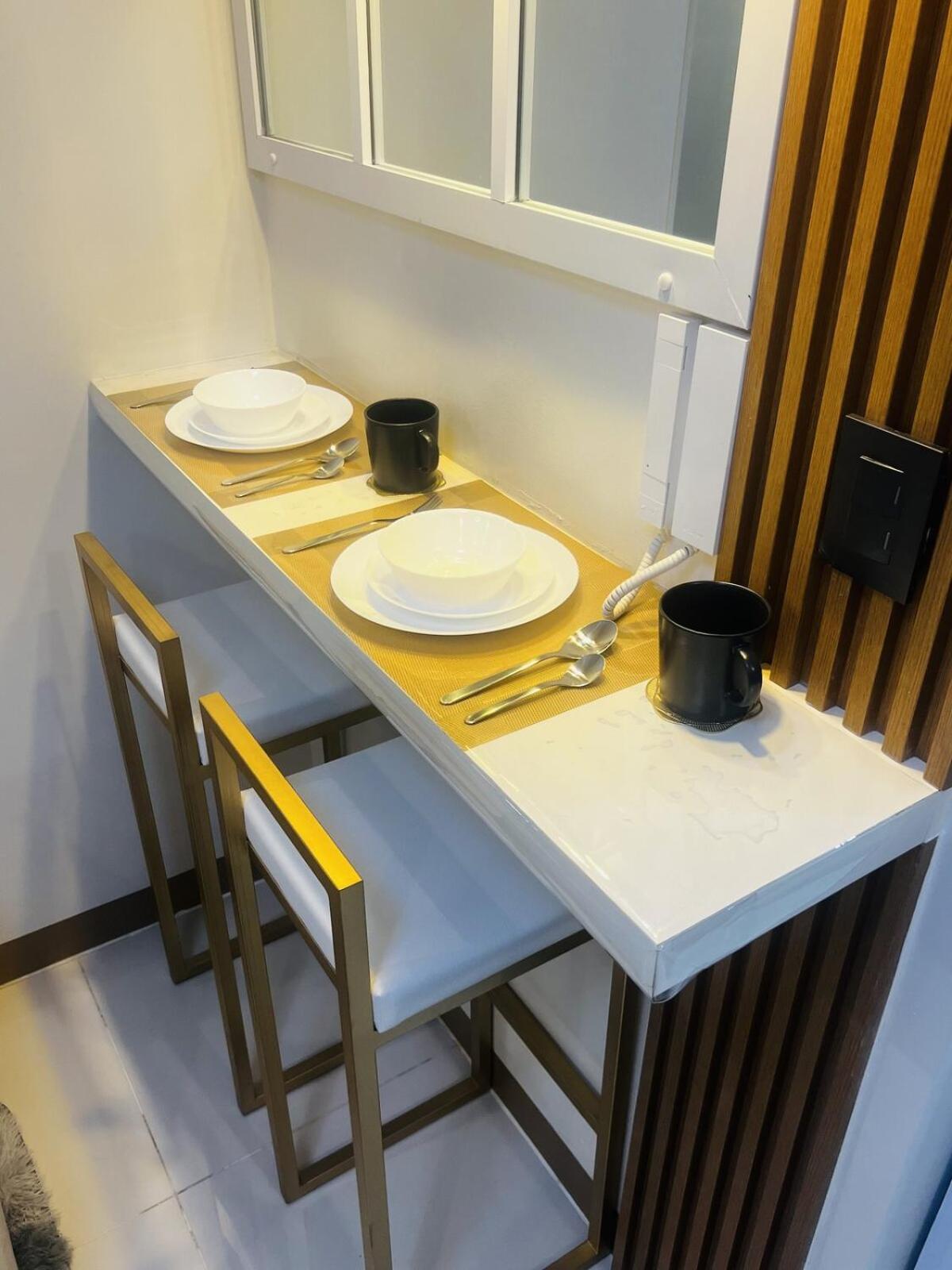 Modern Makati With Balcony & Cityscape Views *