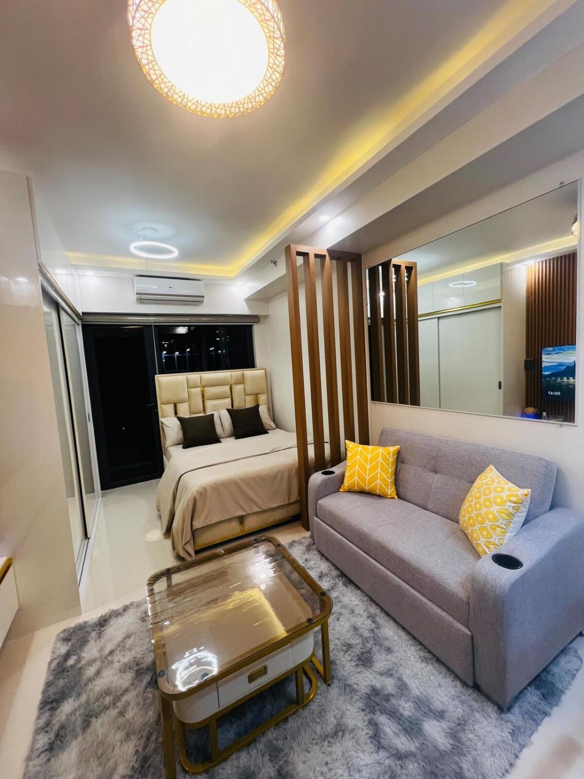 Apartment Modern Makati With Balcony & Cityscape Views