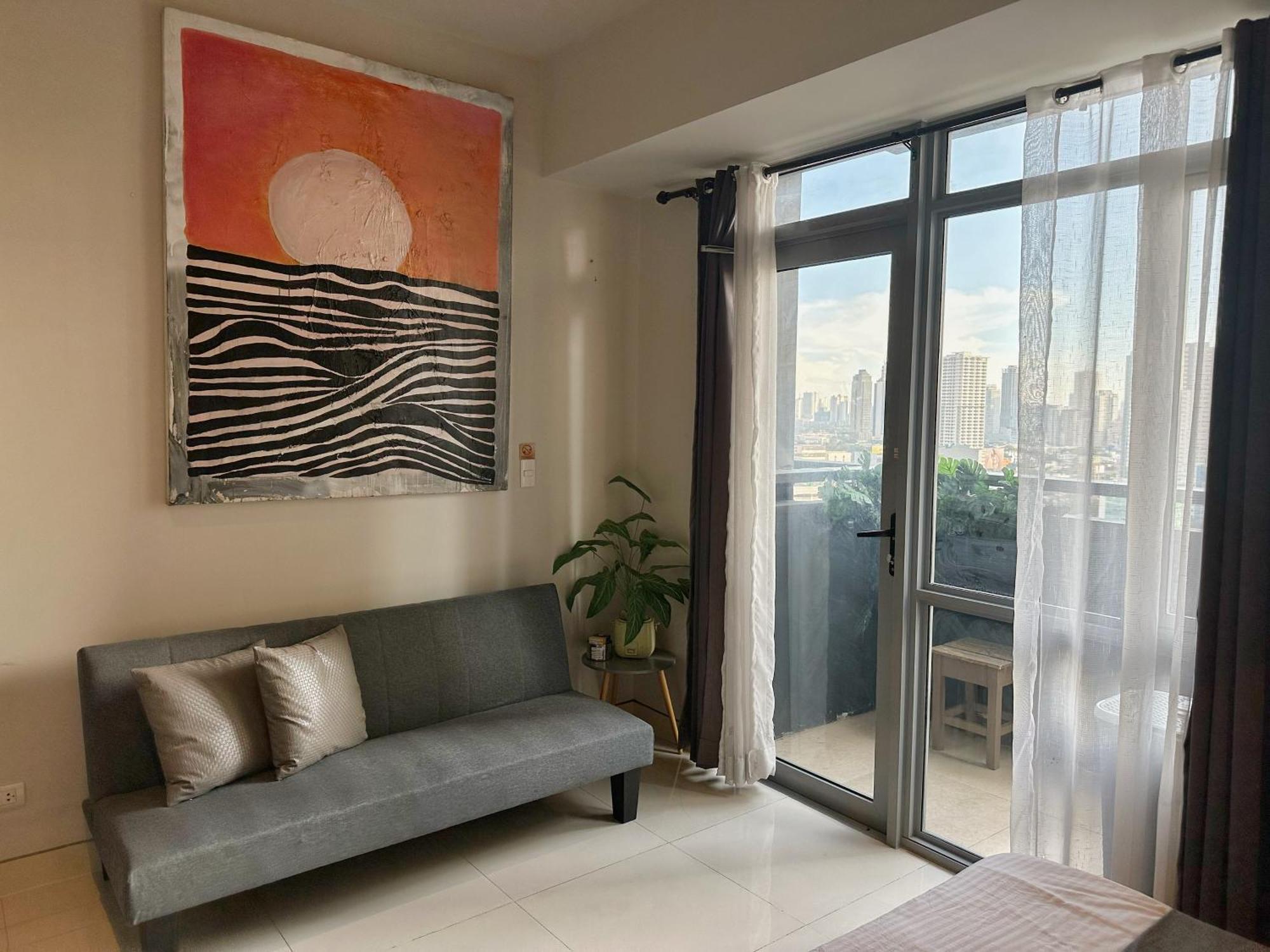 Manhattan Heights 200 Mbps Wifi Great Location In Araneta * Manila