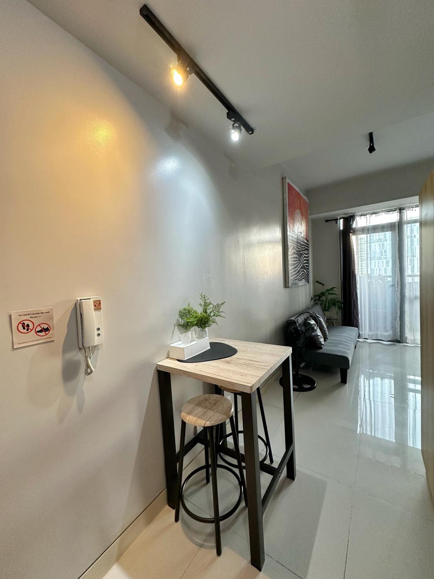 Manhattan Heights 200 Mbps Wifi Great Location In Araneta *