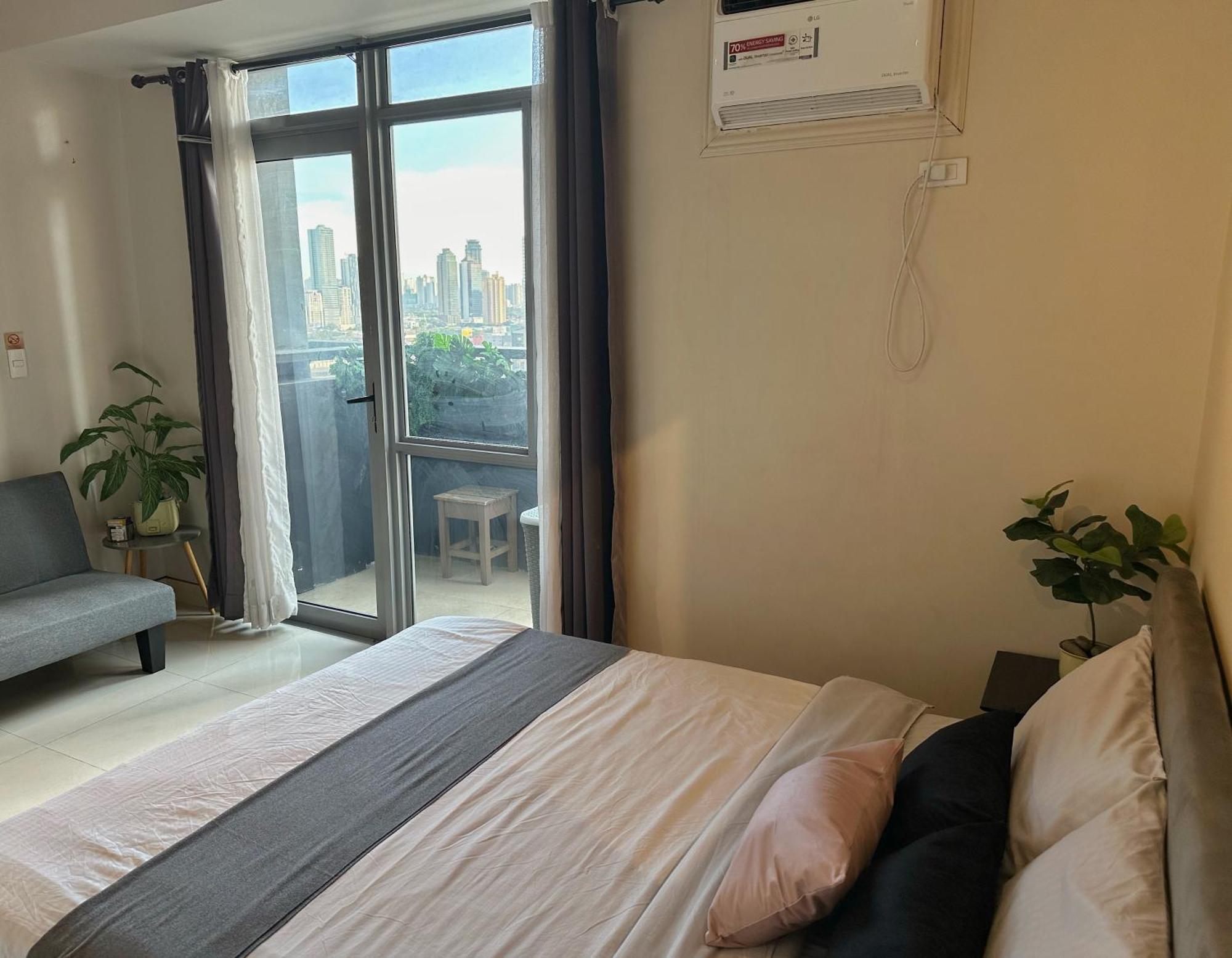 Manhattan Heights 200 Mbps Wifi Great Location In Araneta * Manila