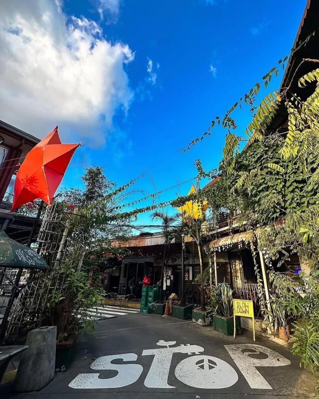Manhattan Heights 200 Mbps Wifi Great Location In Araneta * Manila