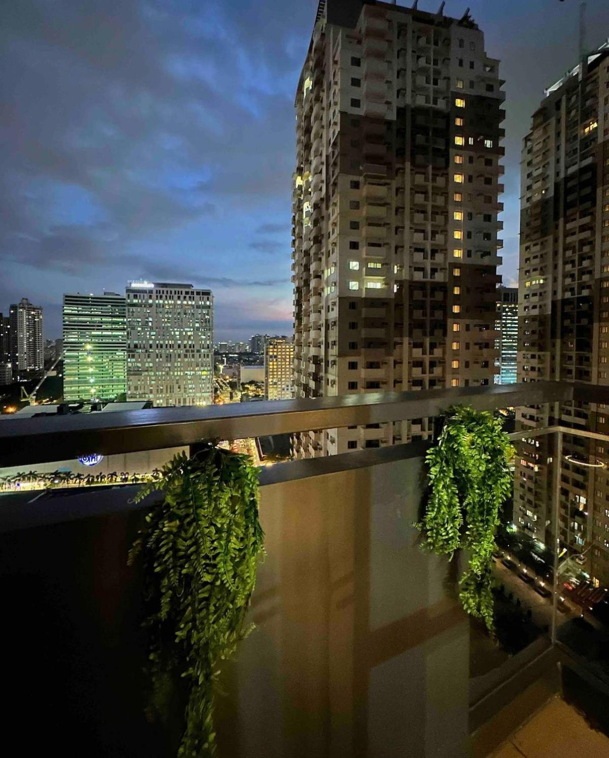 Manhattan Heights 200 Mbps Wifi Great Location In Araneta Apartment *