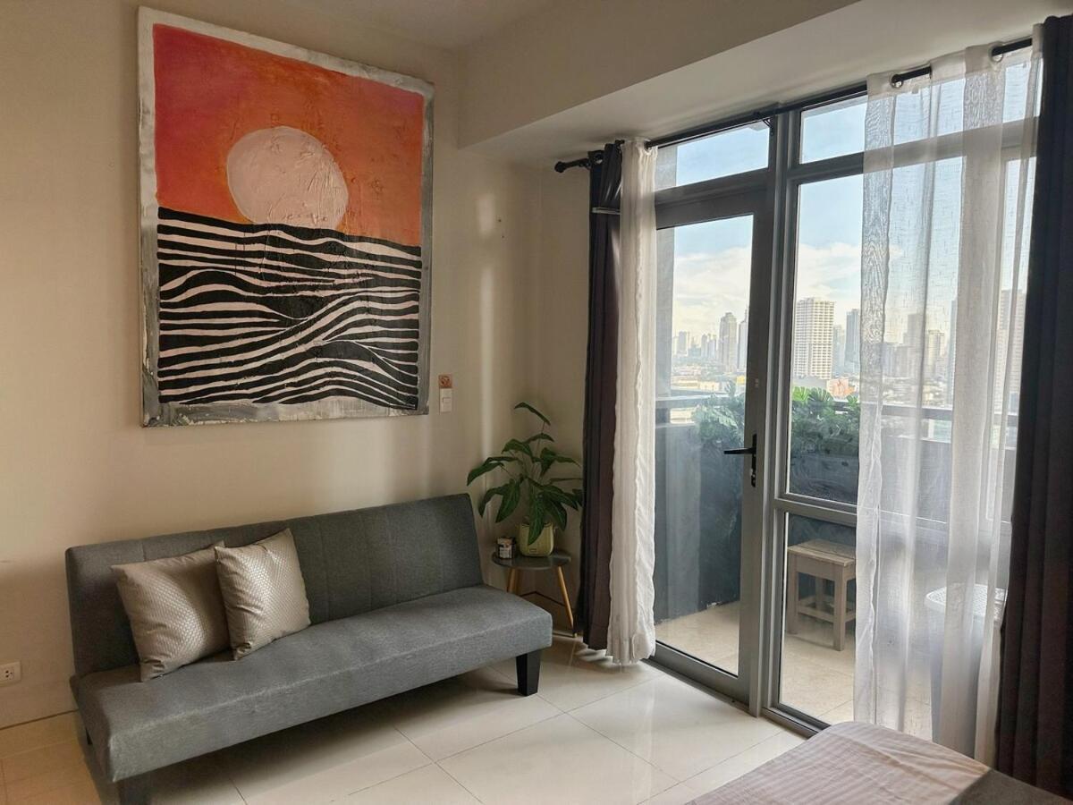 Apartment Manhattan Heights 200 Mbps Wifi Great Location In Araneta Manila
