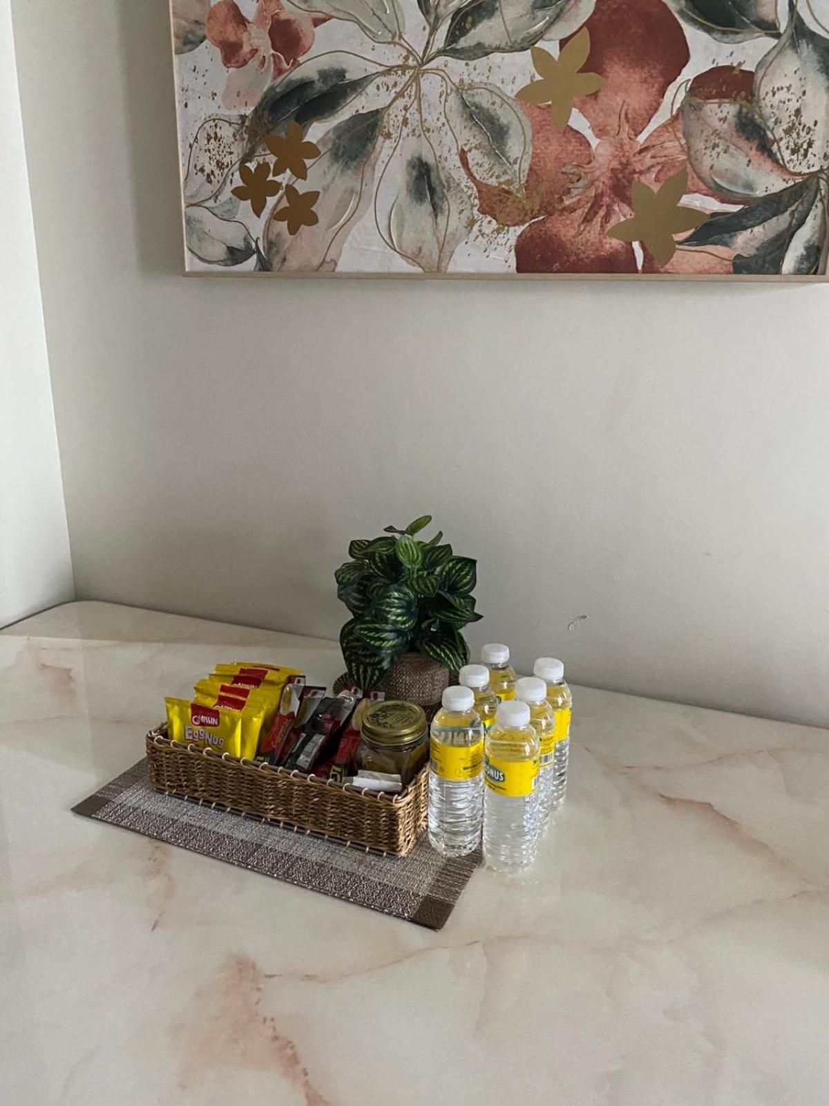 2br Unit In Smdc Shore 3 With Pool Access Apartment