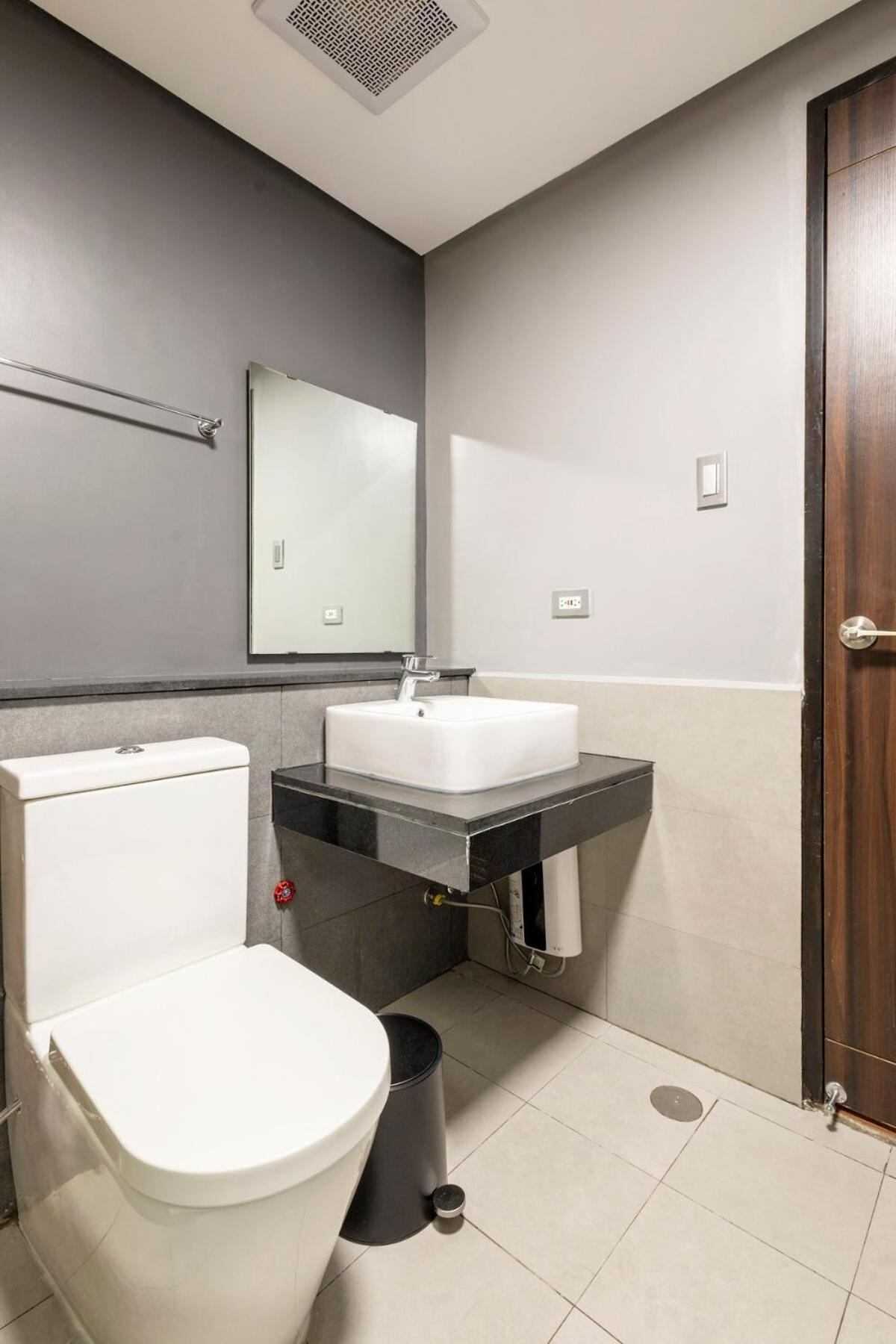 Executive 1br At Radiance Bay, Nearby Moa Apartment