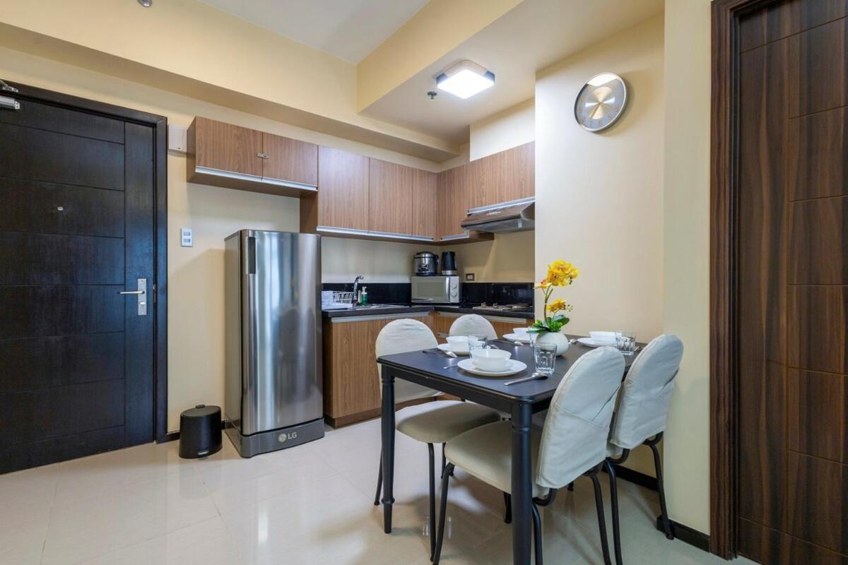 Executive 1br At Radiance Bay, Nearby Moa * Manila