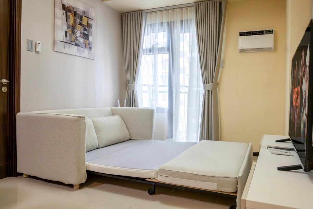 Executive 1br At Radiance Bay, Nearby Moa Manila