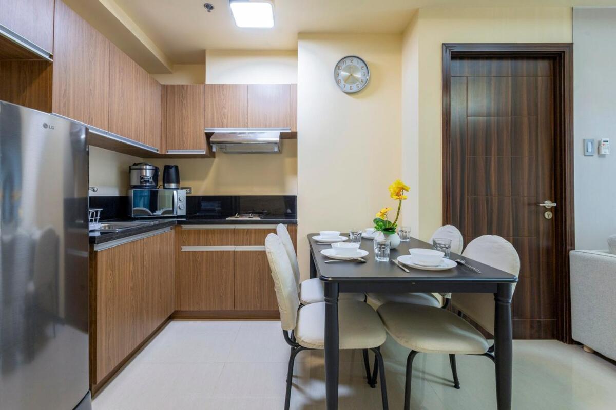 Executive 1br At Radiance Bay, Nearby Moa Manila