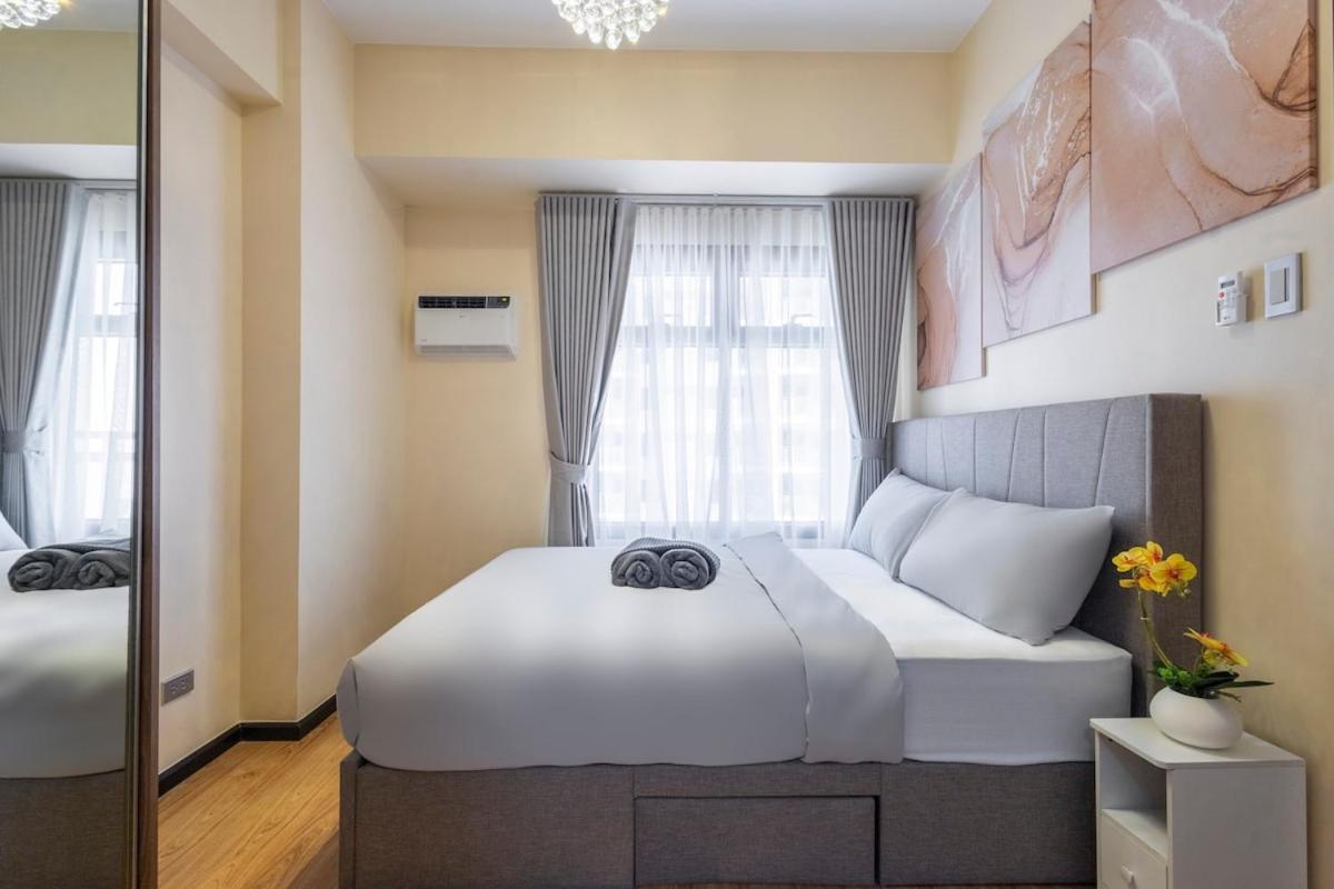 Executive 1br At Radiance Bay, Nearby Moa Apartment Manila