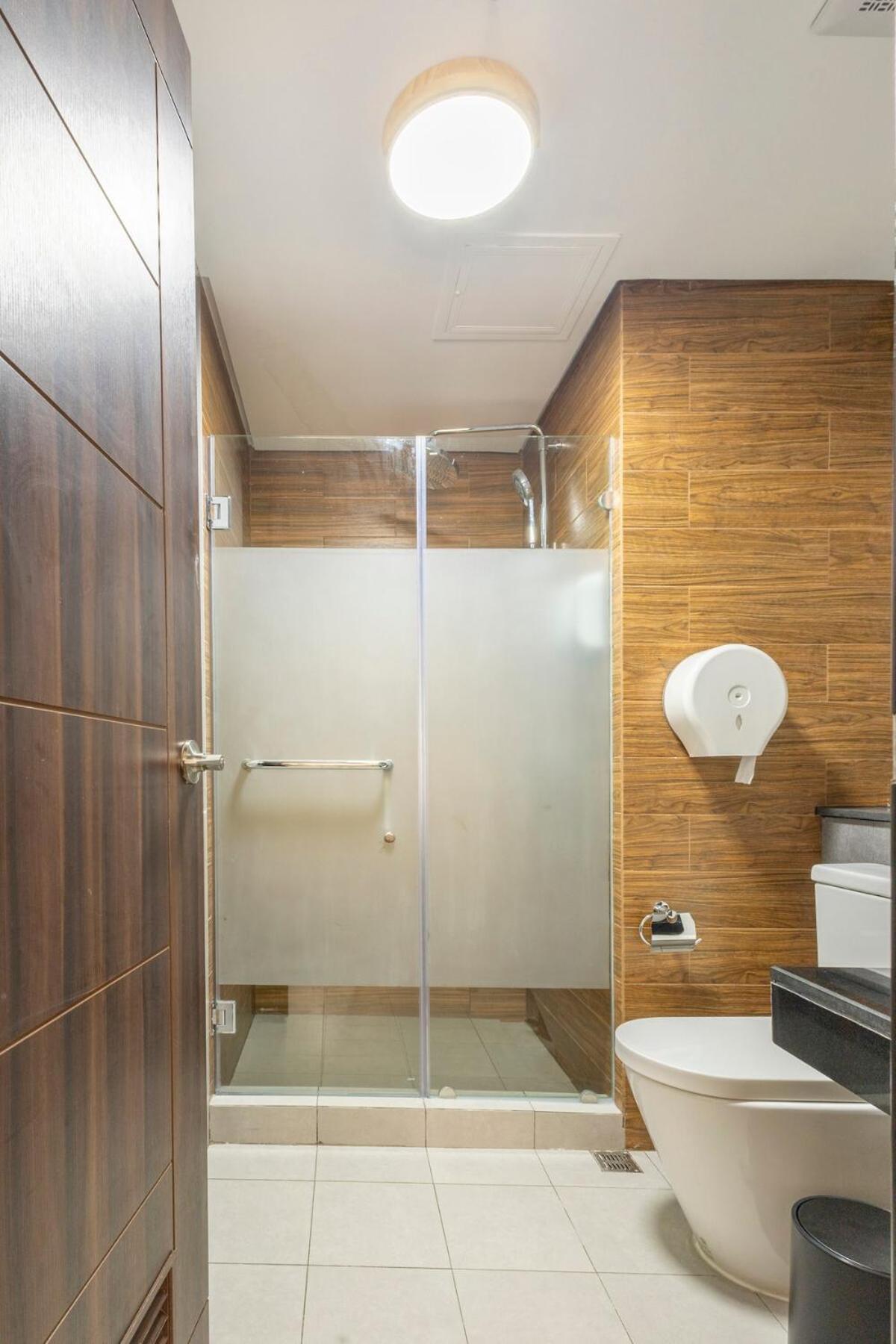 Executive 1br At Radiance Bay, Nearby Moa Apartment Manila
