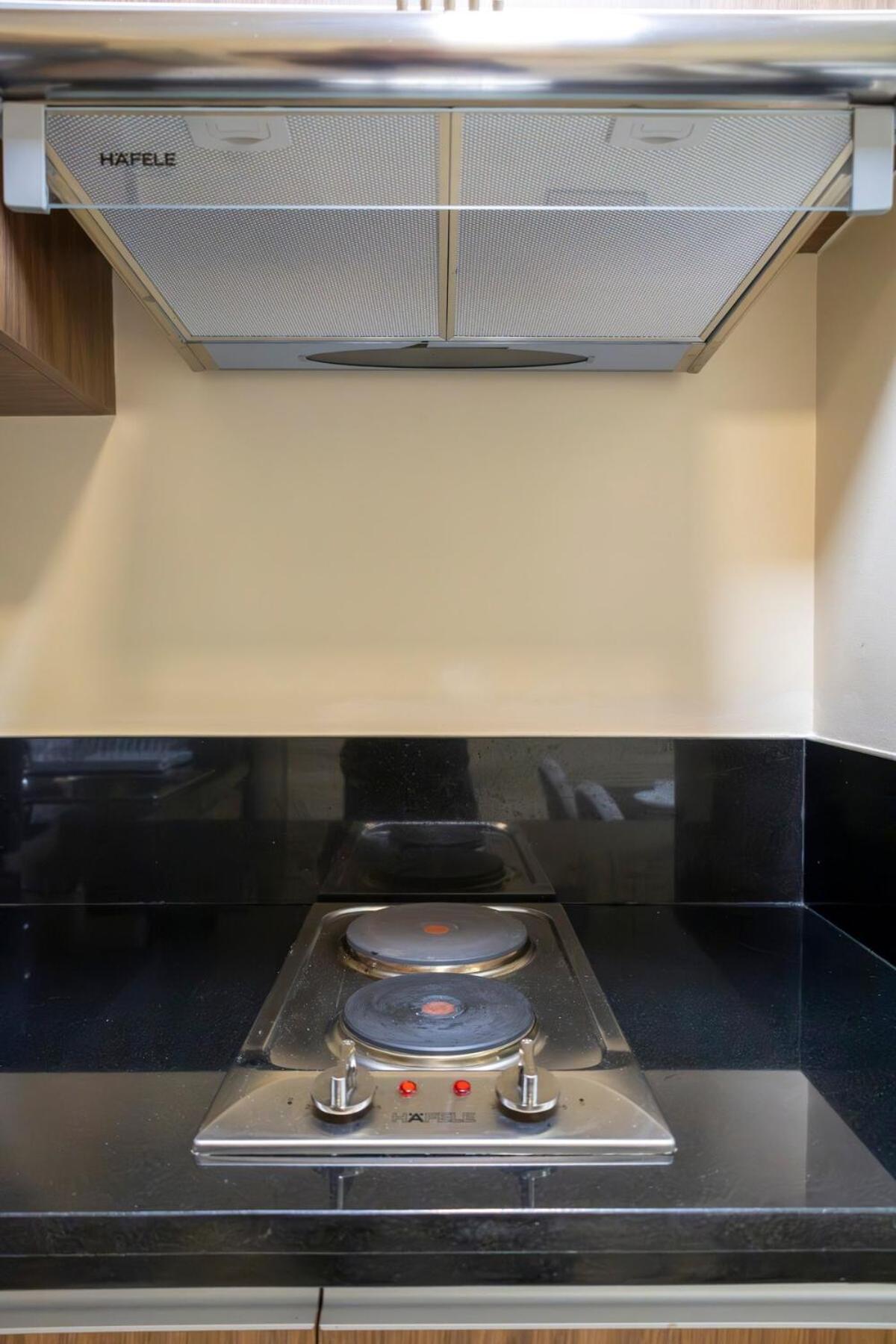 Executive 1br At Radiance Bay, Nearby Moa