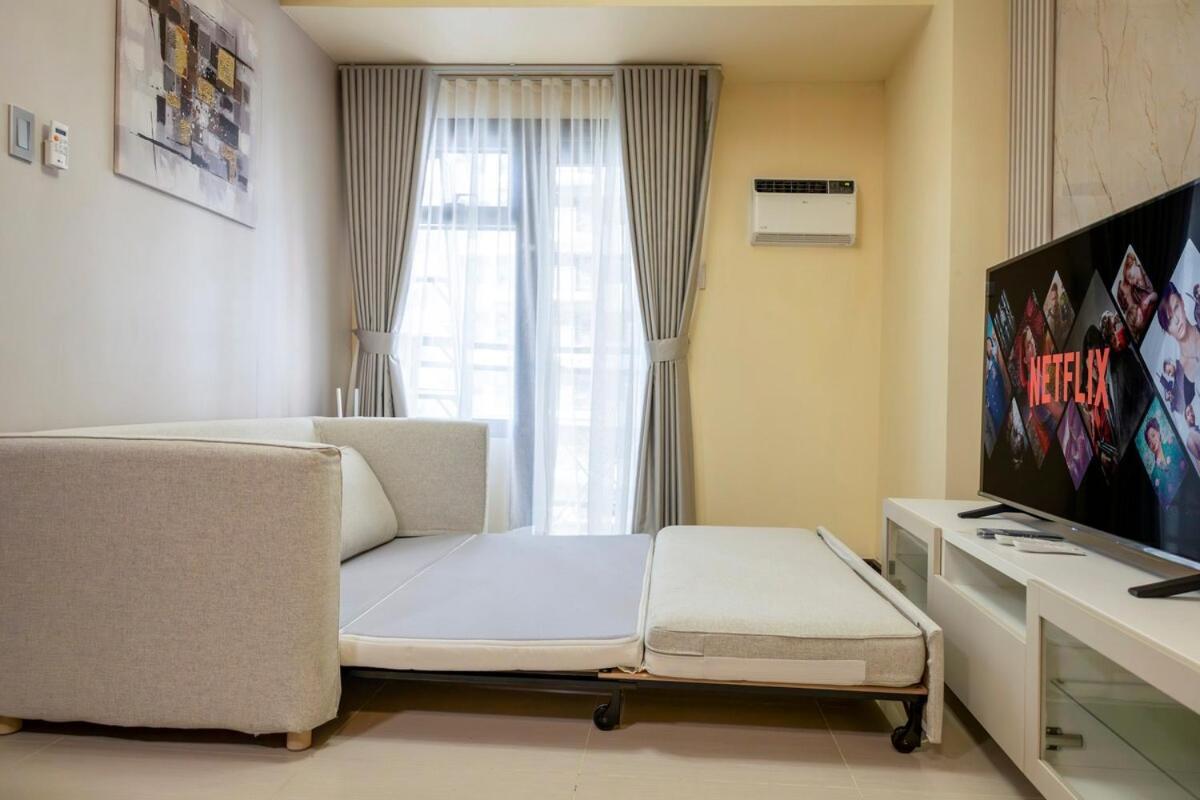 Executive 1br At Radiance Bay, Nearby Moa Manila