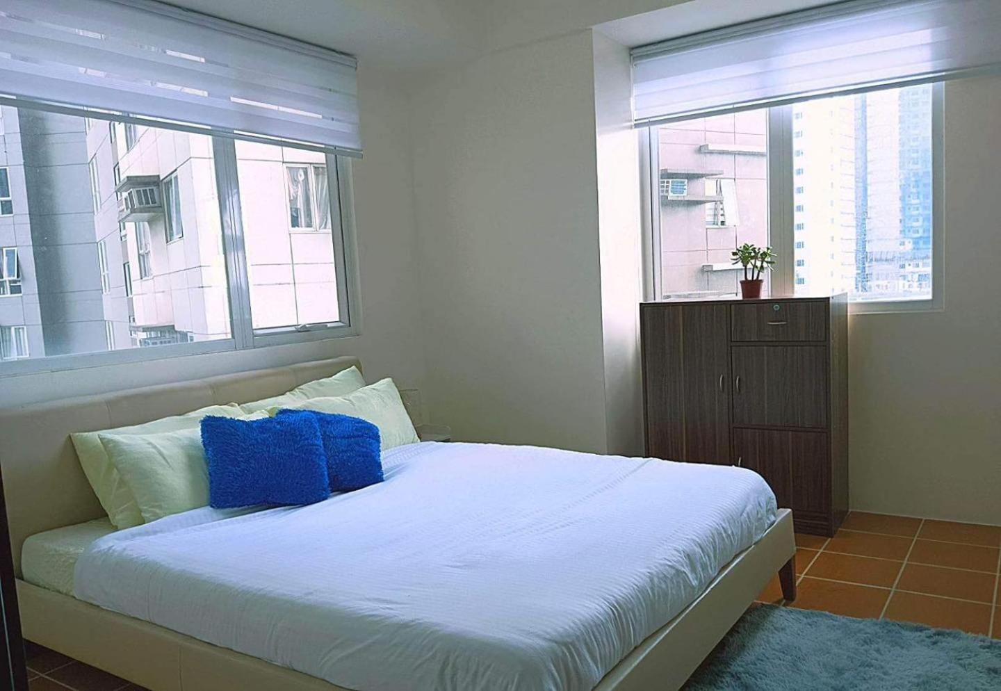 2br Pioneer Woodland Boni,mandaluyong Connected To Boni Mrt Station