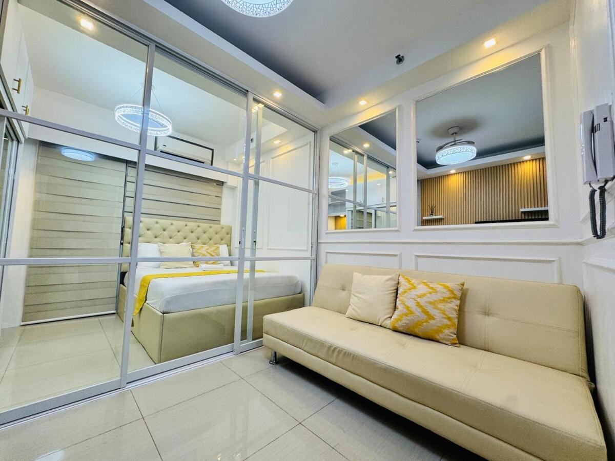 Cozy 773 In Shore 2 Infront Of Moa By Prime * Manila