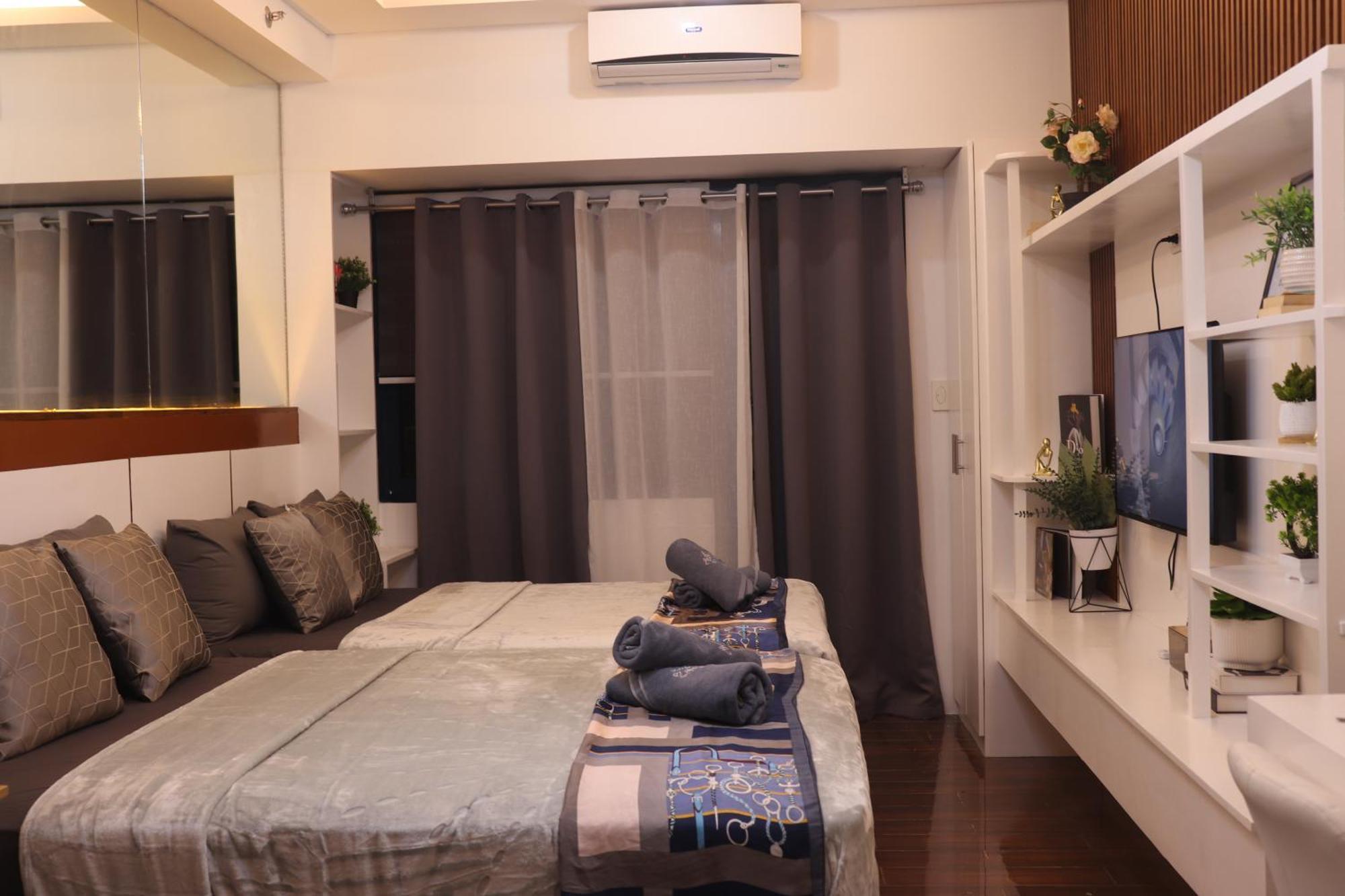 Affordable Twin Bed Netflix Wifi Balcony Apartment Manila