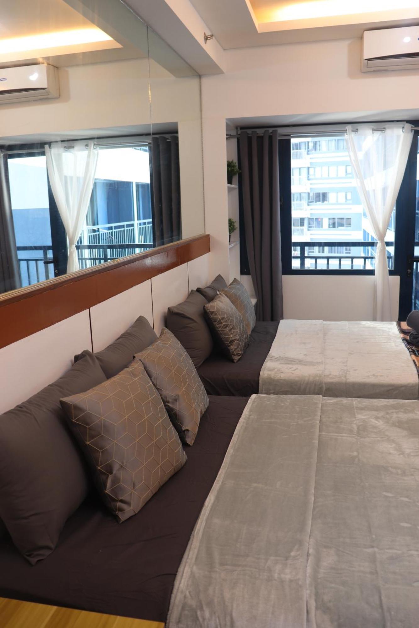 Affordable Twin Bed Netflix Wifi Balcony Apartment Manila