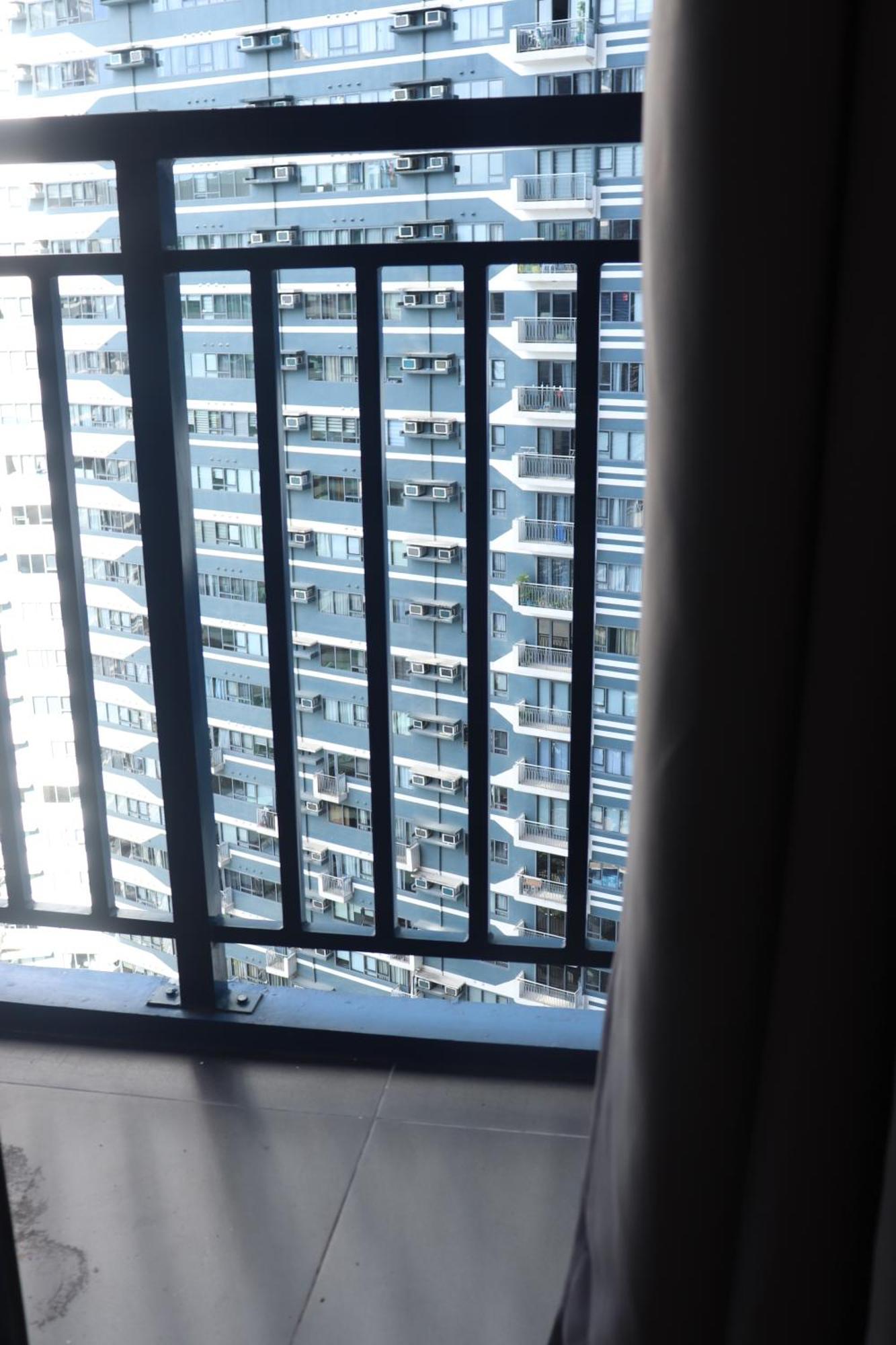 Affordable Twin Bed Netflix Wifi Balcony Apartment *