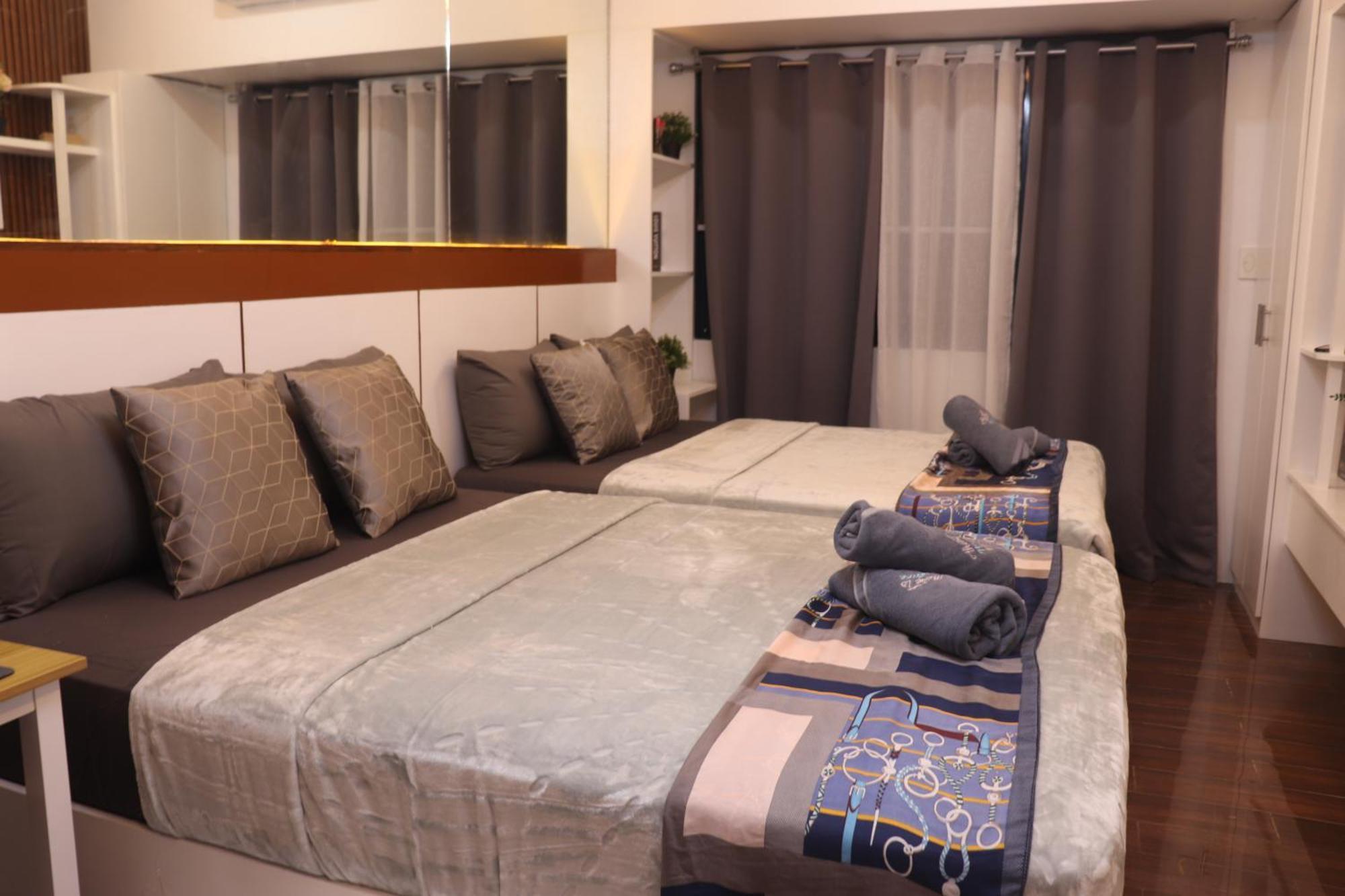 Affordable Twin Bed Netflix Wifi Balcony Apartment Manila