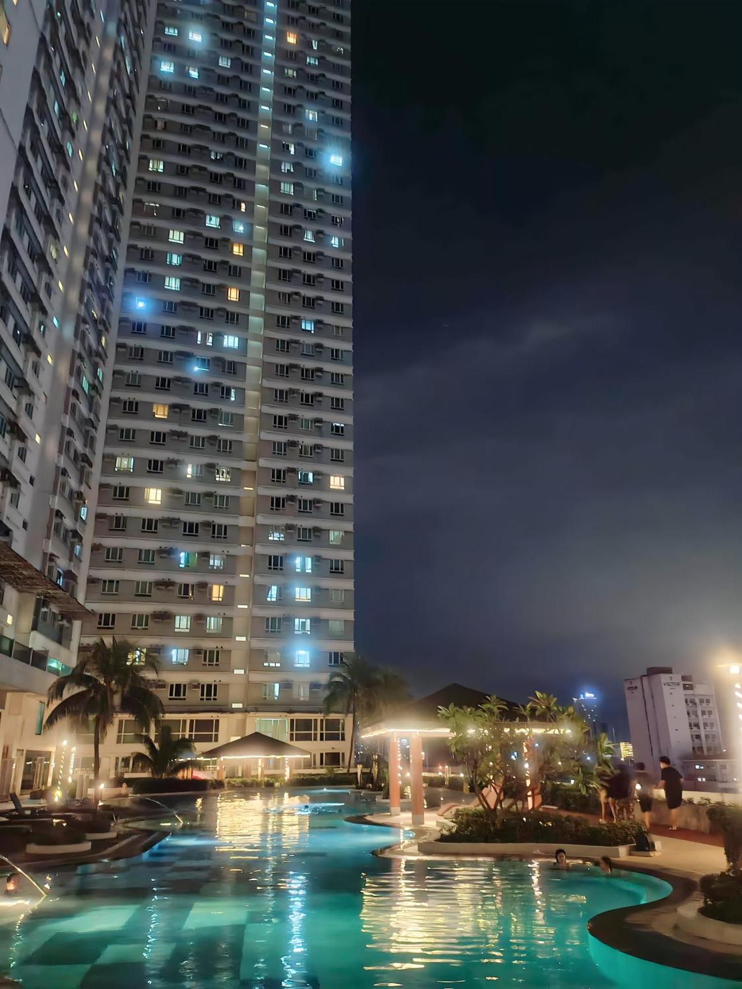& Relax At Icon's Pad Apartment Manila