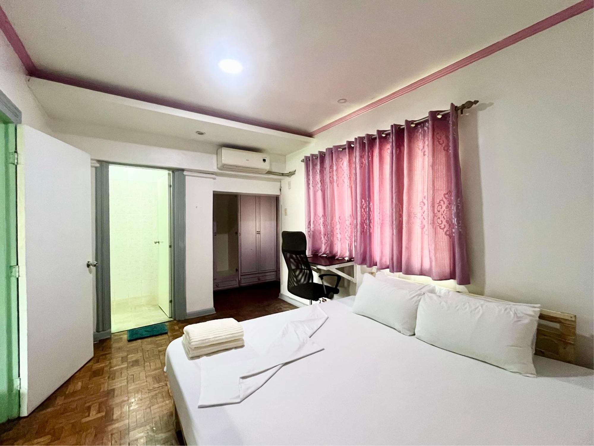 Layover At 28 Fokker- Near Airport Hostel Manila