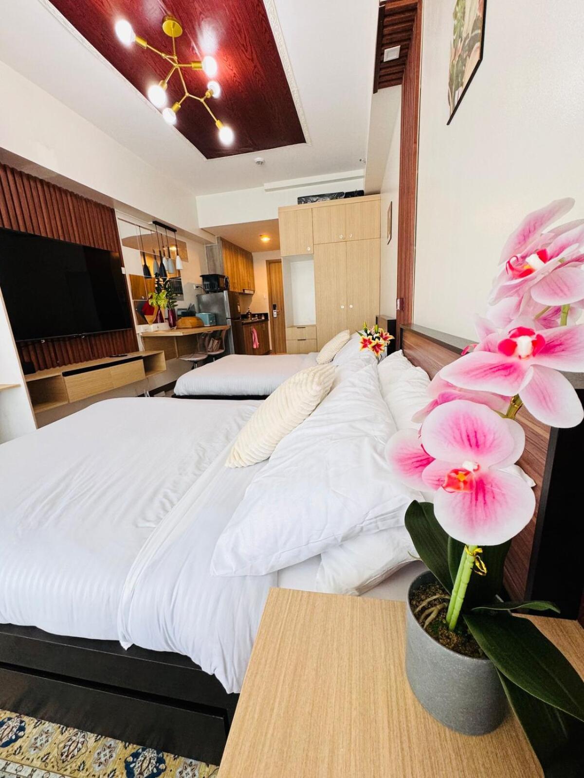 2 Bed's Unit At Picc Near Moa Manila
